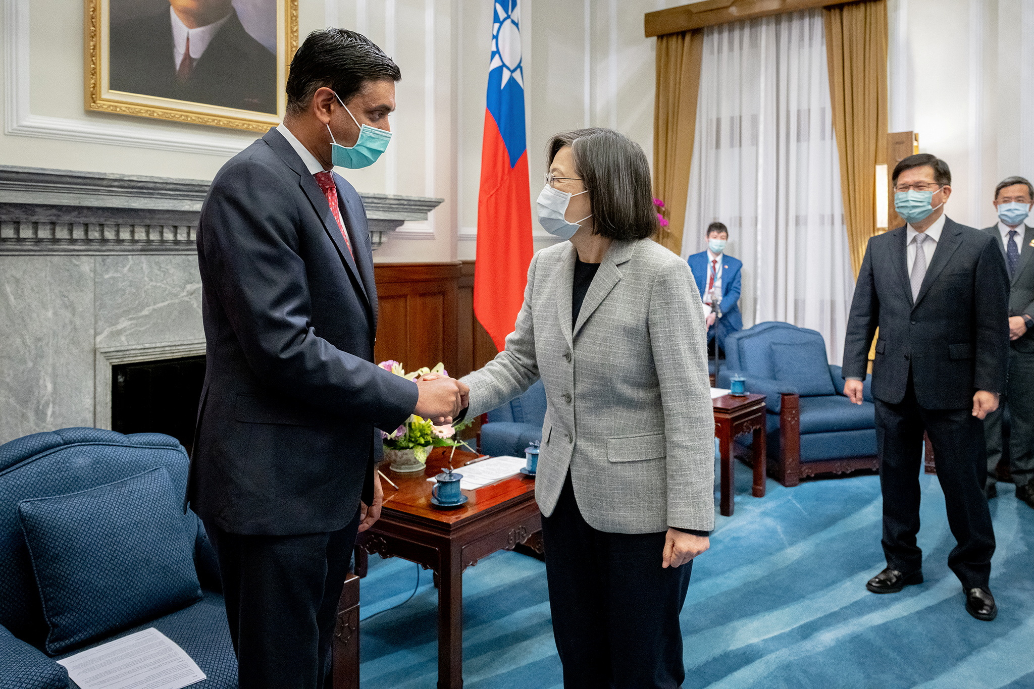 La presidenta de Taiwán, Tsai Ing-wen, con una representación del Congreso de los Estados Unidos que viajó a Taipei (REUTERS)