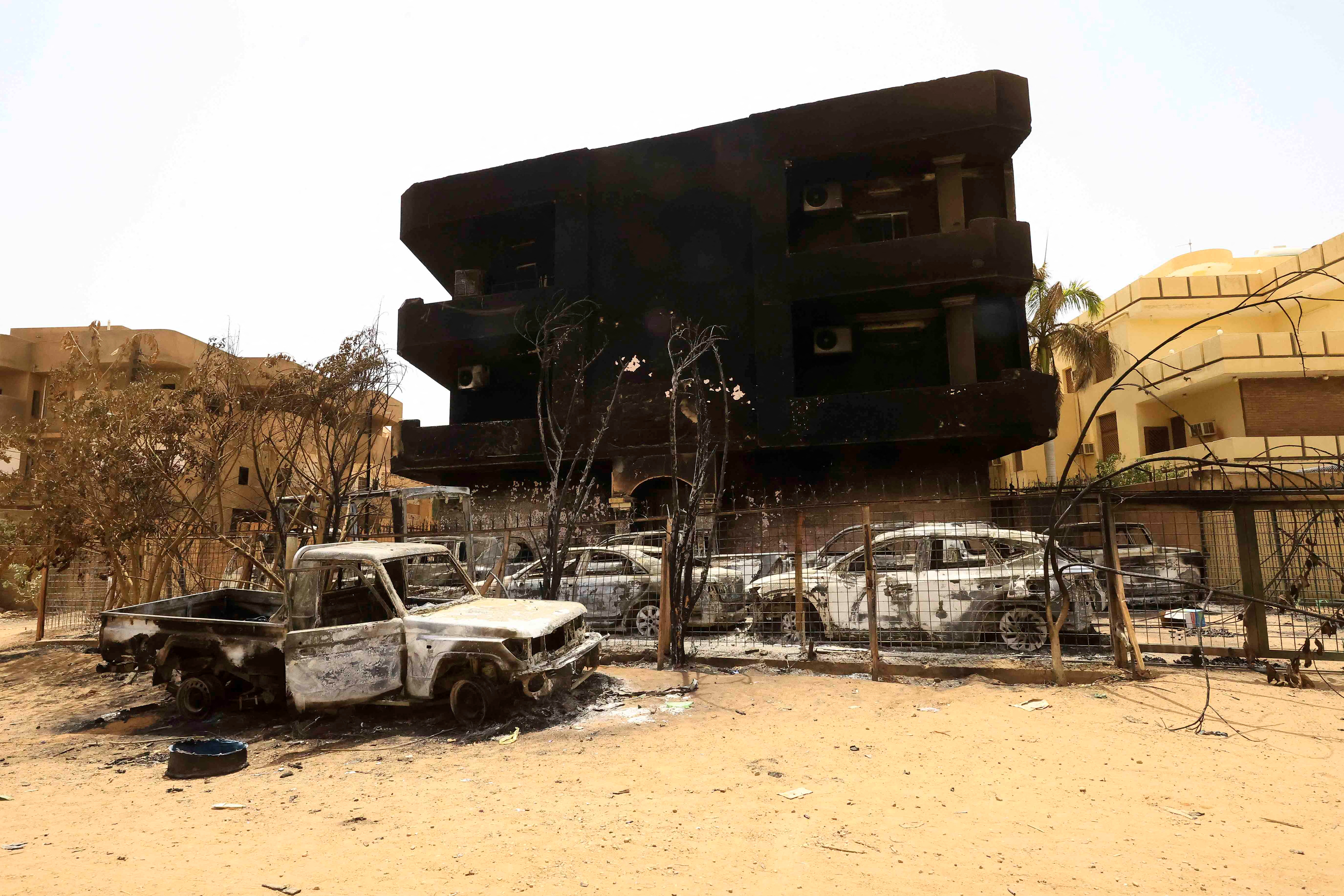Siguen los combates en Sudán pese al anuncio de una tregua: la ONU pide más corredores humanitarios