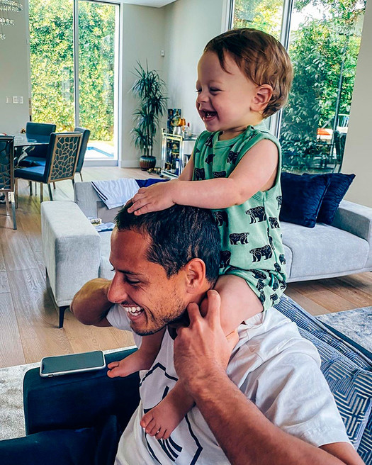 La Luminosa Casa Donde Chicharito Y Sarah Kohan Esperan A Su Segundo Hijo Infobae