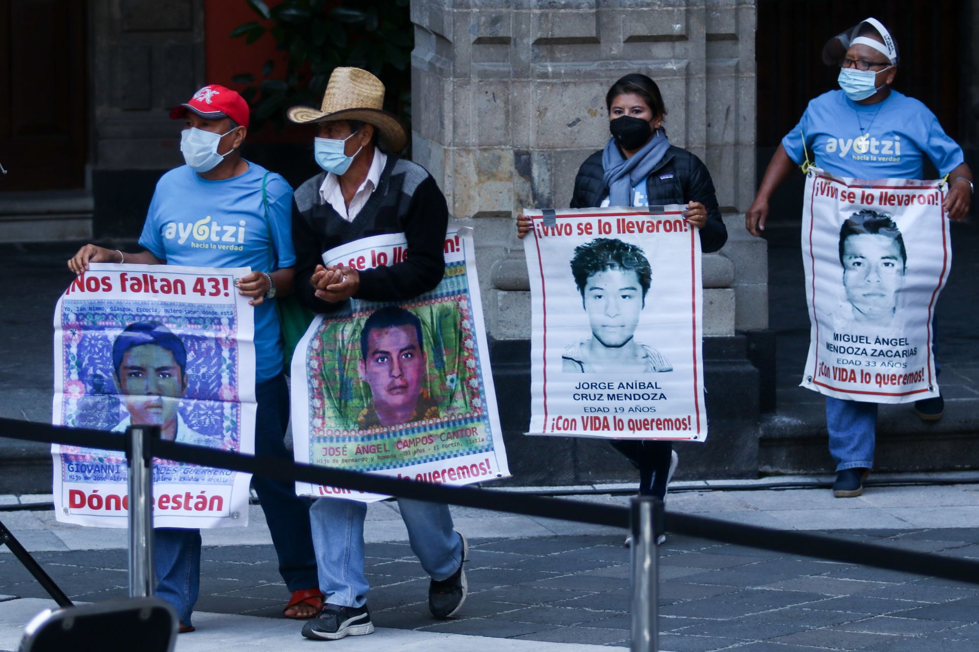CIUDAD DE MÉXICO, 26SEPTIEMBRE2020.- A seis años de la desaparición forzada de los 43 normalistas de la Normal Rural “Raúl Isidro Burgos” de Ayotzinapa, Guerrero, el gobierno federal, encabezado por Andrés Manuel López Obrador, ofreció un informe con los avances de la nueva investigación iniciada durante su mandato. La cual reconocieron las propias madres y padres de los estudiantes que se encamina a averiguar la verdad, así como la caída completa de la llamada “Verdad Histórica”. FOTO: GALO CAÑAS/CUARTOSCURO.COM