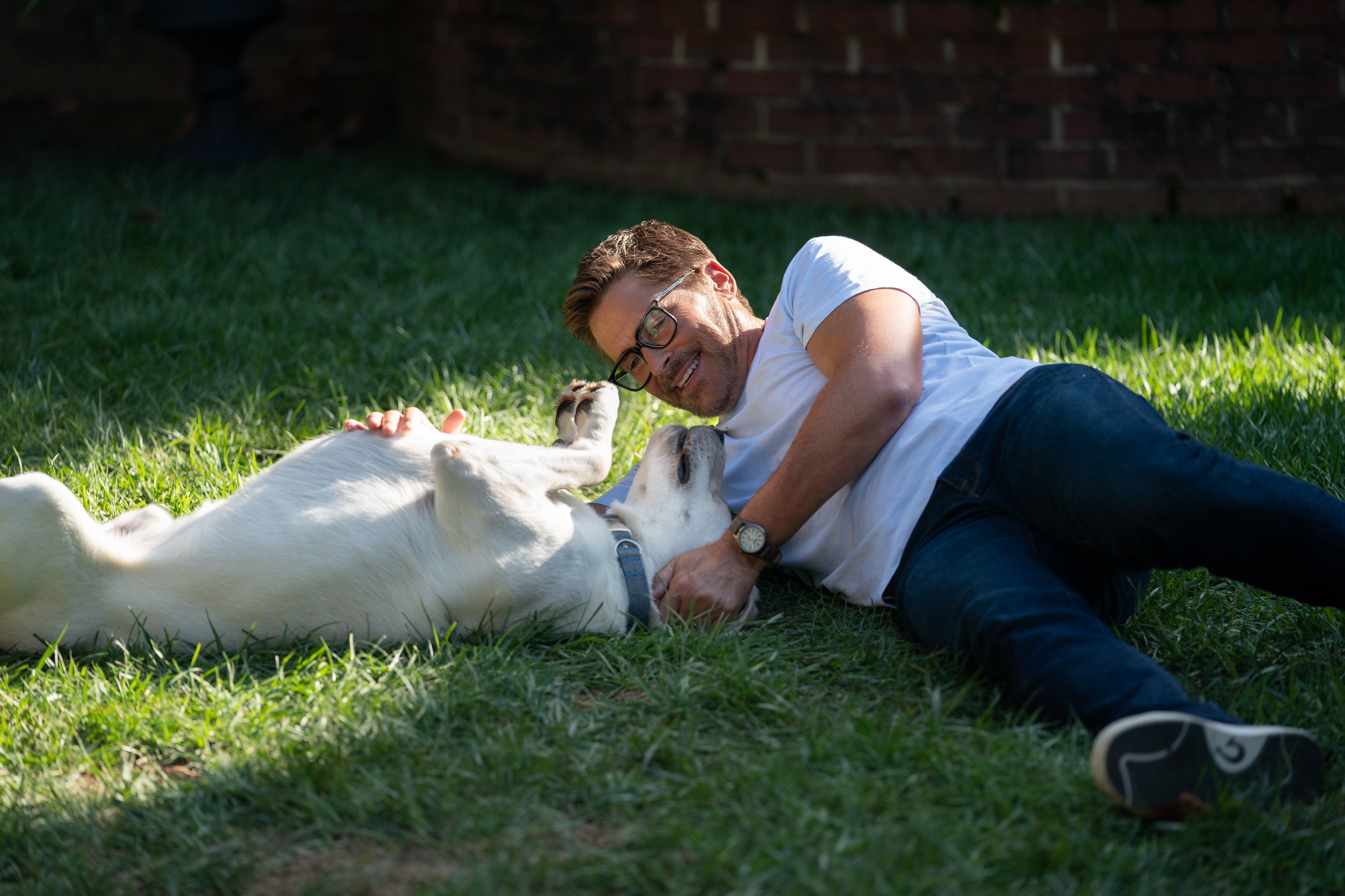 "Perro perdido": Rob Lowe como John en Dog Gone. (Netflix)