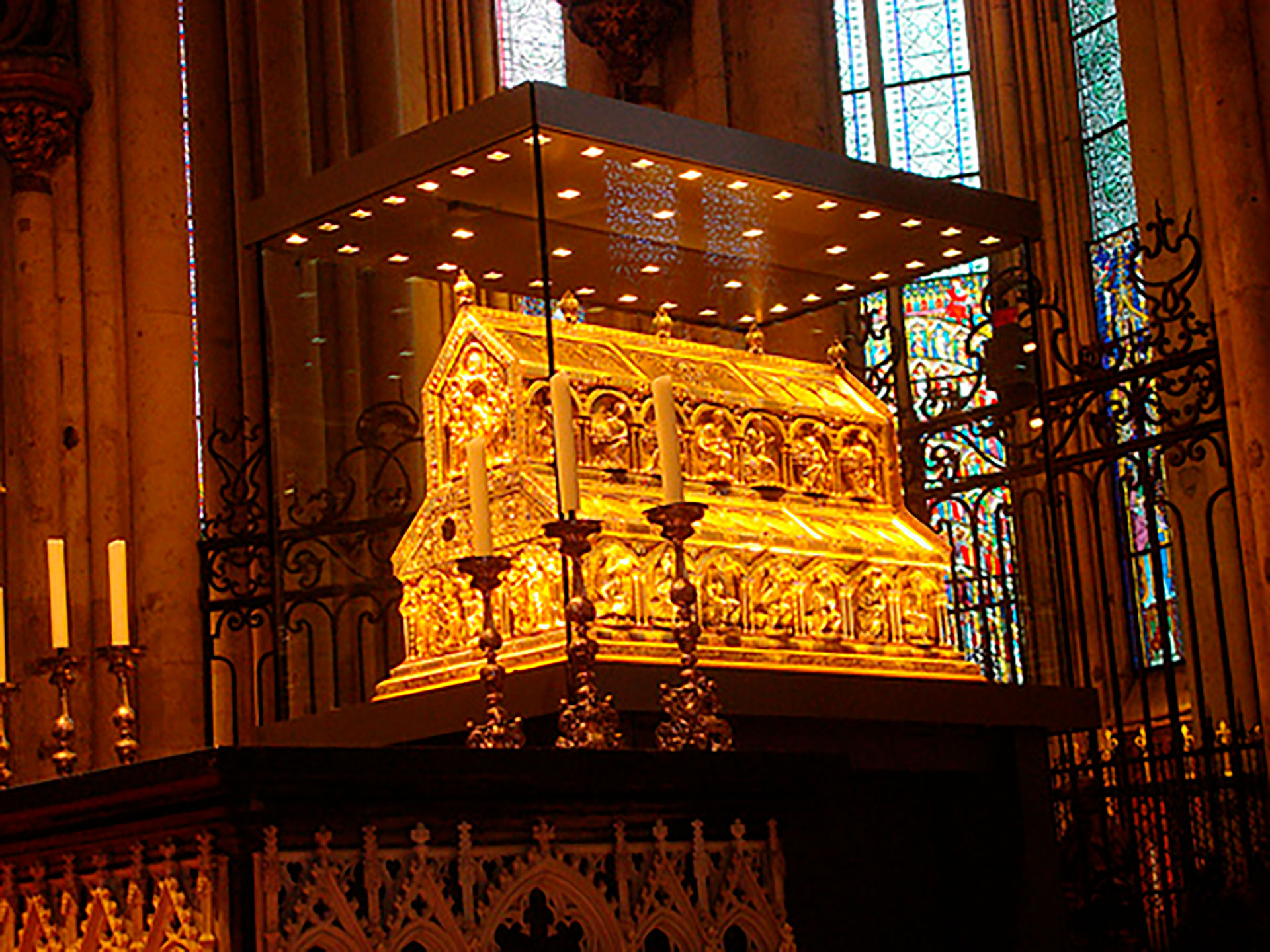 El relicario que guarda las reliquias de los Reyes Magos en la Catedral de Colonia, en Alemania