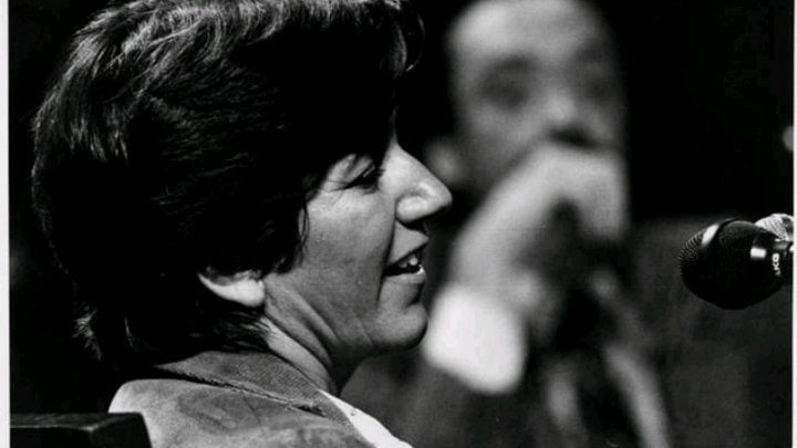 Adriana Calvo de Laborde durante su testimonio en el Juicio a las Juntas Militares: en sus palabras dio cuenta de delitos sexuales, y su testimonio es reproducido en "Argentina, 1985".