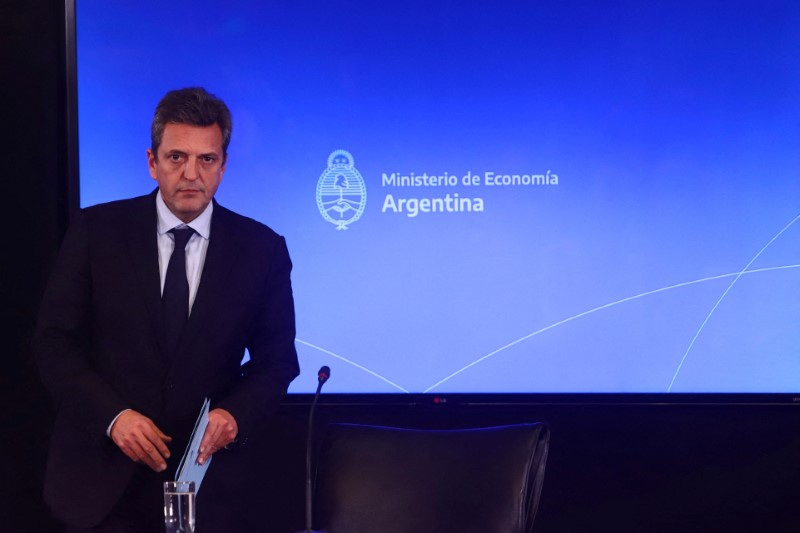El ministro de Economía, Sergio Massa, anunció en su primera conferencia de prensa que dejaría de pedirle fondos al Banco Central para cubrir el déficit fiscal (REUTERS/Matias Baglietto)