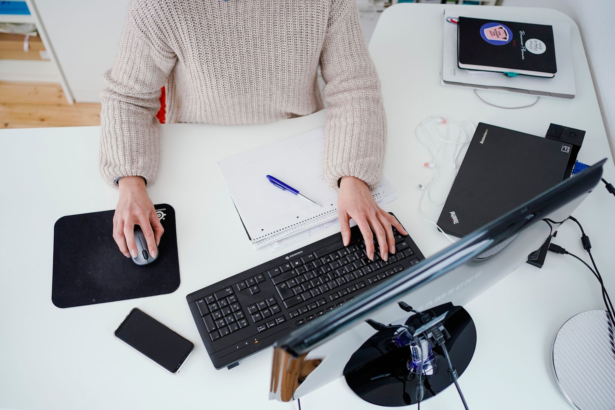 Home office: cómo trabajar con el portátil cuidando la espalda