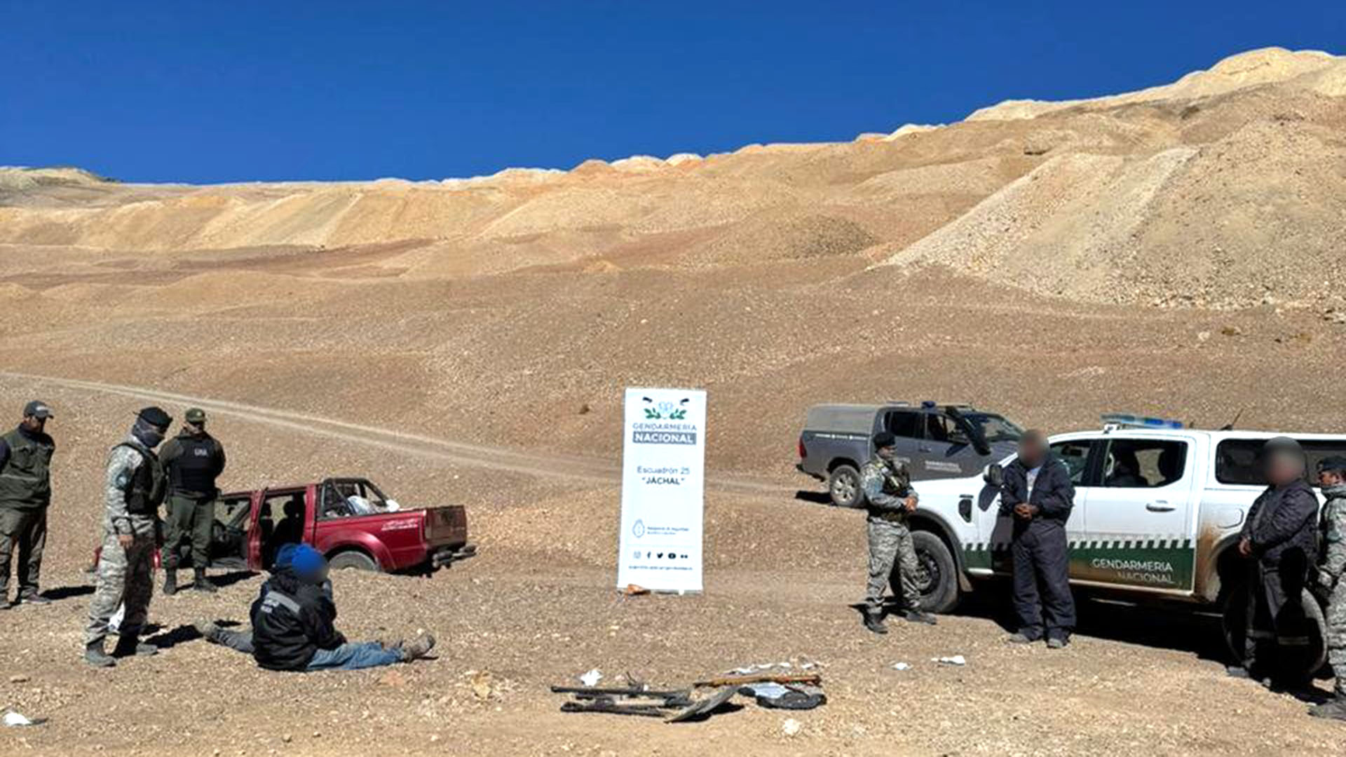 Detuvieron a 4 mineros chilenos mientras extra&iacute;an oro ilegalmente en la Cordillera