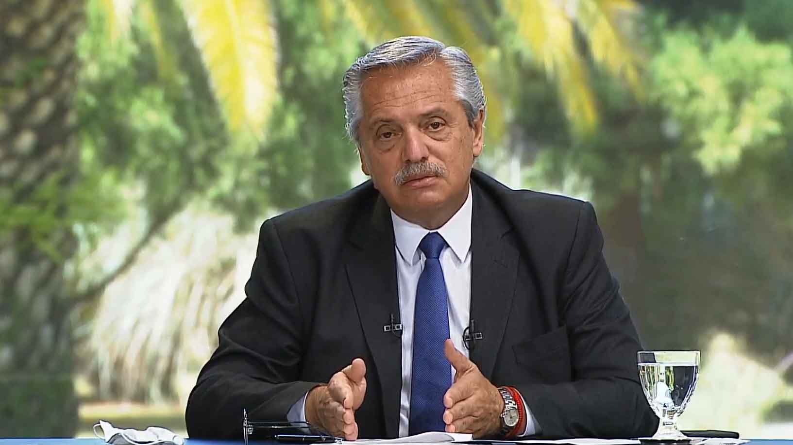 Alberto Fernández está preocupado por la suba de casos y analiza nuevas restricciones