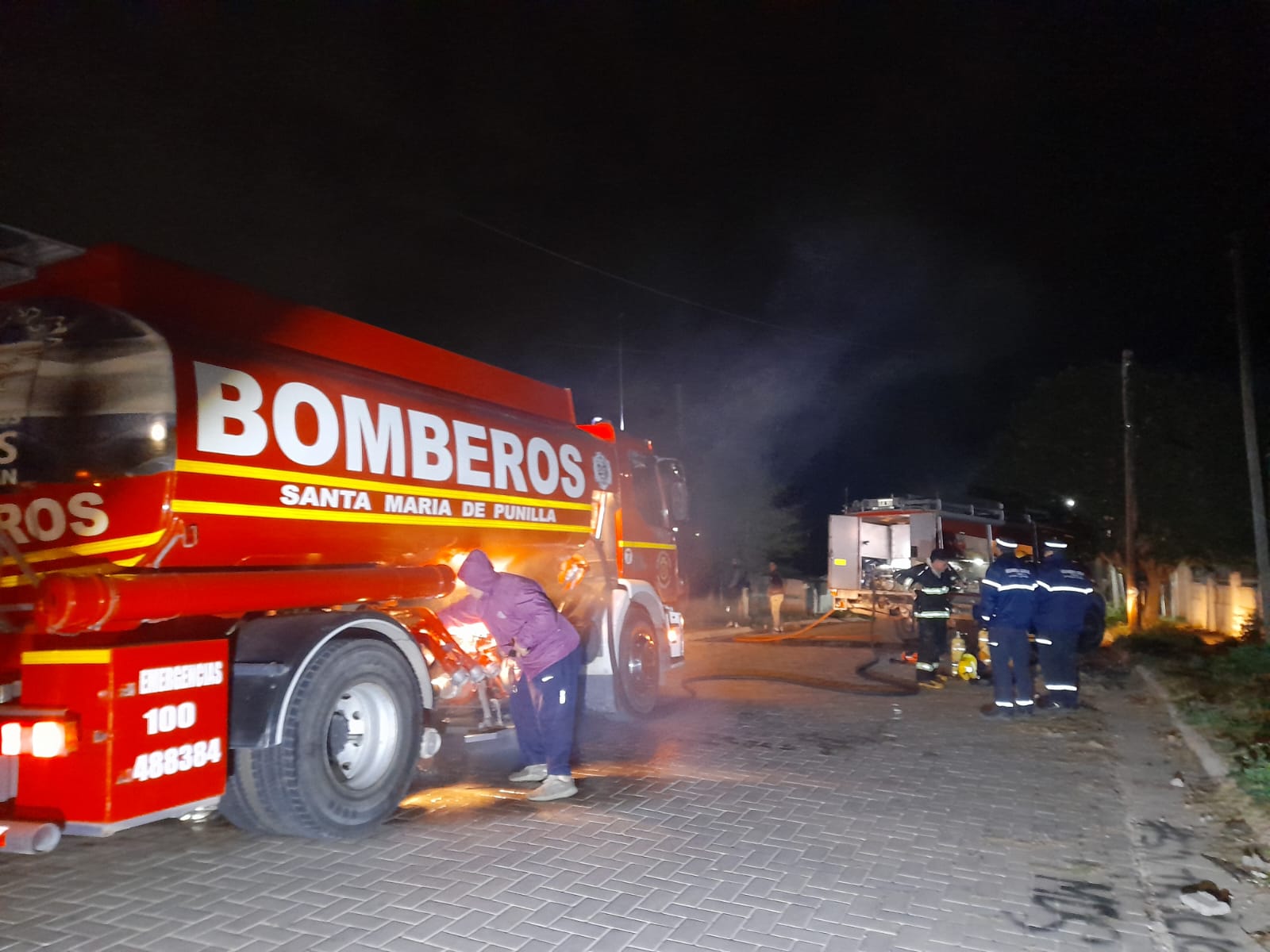 Un incendio arras&oacute; con una casa en C&oacute;rdoba: dos mujeres terminaron gravemente heridas por las quemaduras