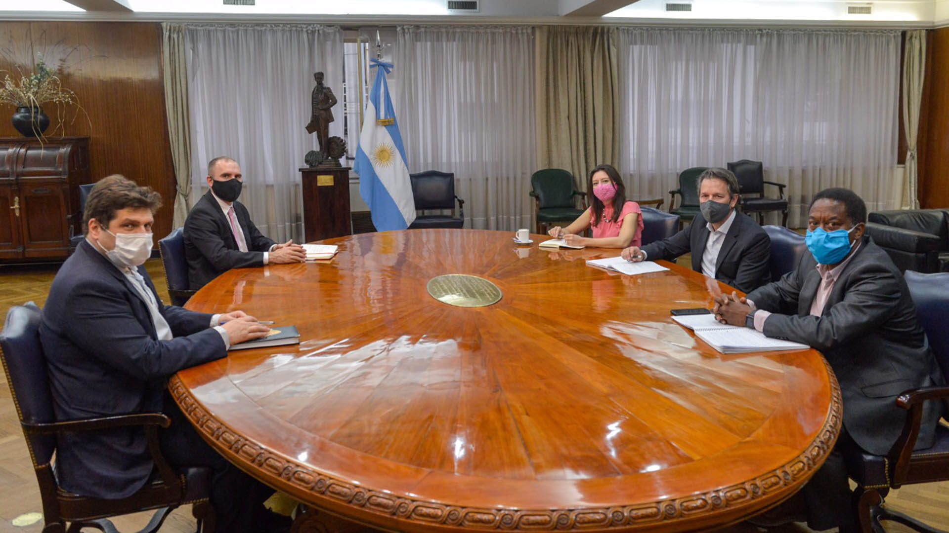 El ministro de Economía, Martín Guzmán, con la misión del FMI que visita la Argentina