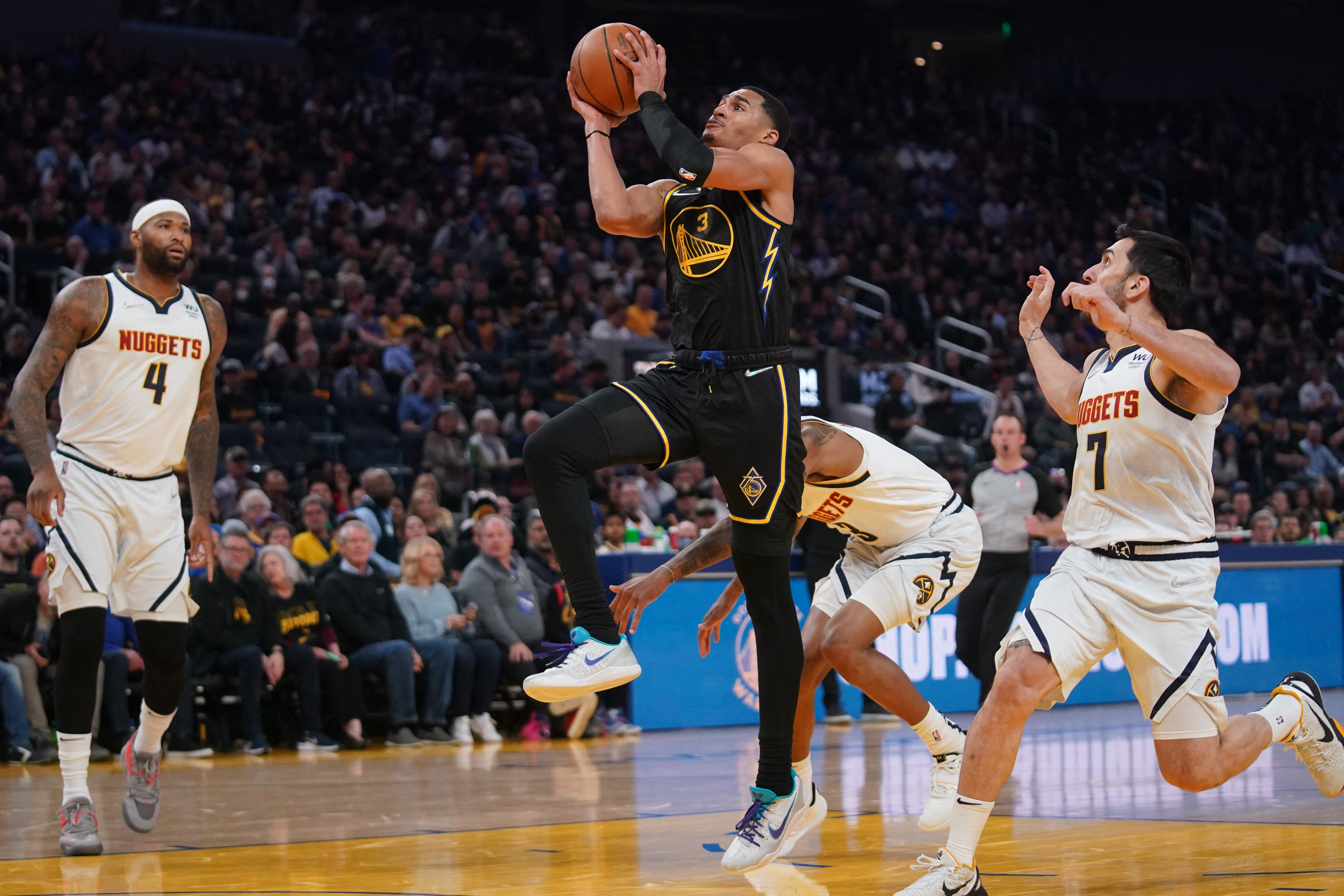El base argentino sólo jugó 13 minutos en la serie contra Golden State (Cary Edmondson-USA TODAY Sports)