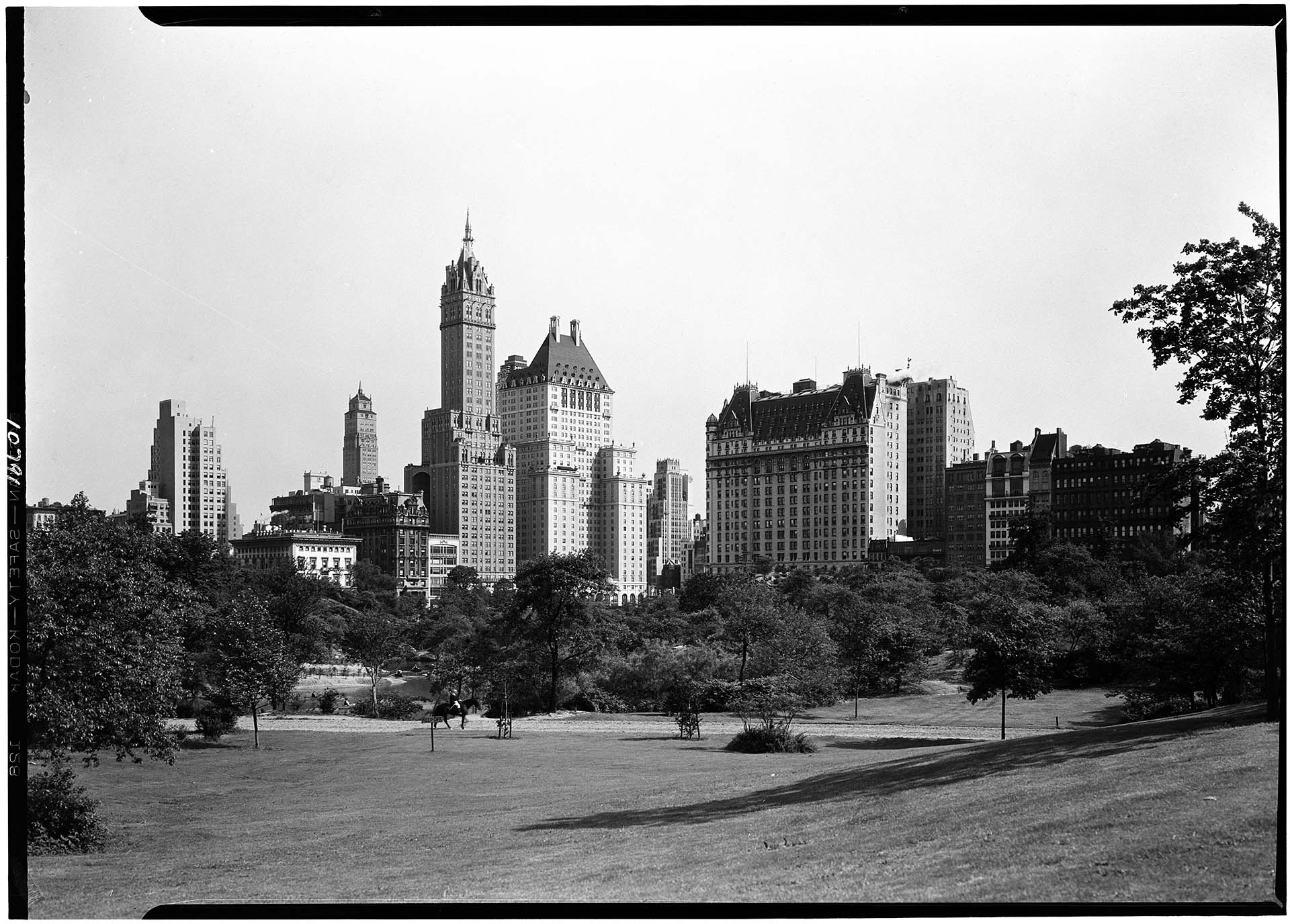 El Plaza Hotel visto desde el Central Park  (Photo by MCNY/Gottscho-Schleisner/Getty Images)