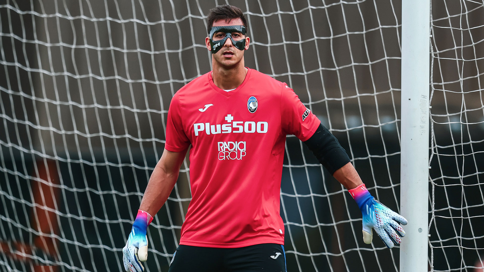 Musso disputó un amistoso y fue al banco en el último duelo oficial de su equipo tras la operación (Foto: @Atalanta_BC)