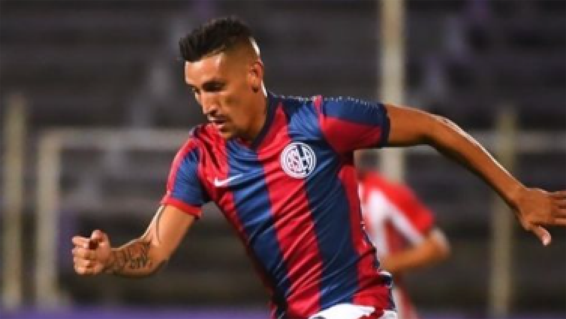 Ricardo Centurión and an uncertain future.  He is about to terminate with San Lorenzo, but Vélez Sarsfield, the club that owns his file, would not take it into account