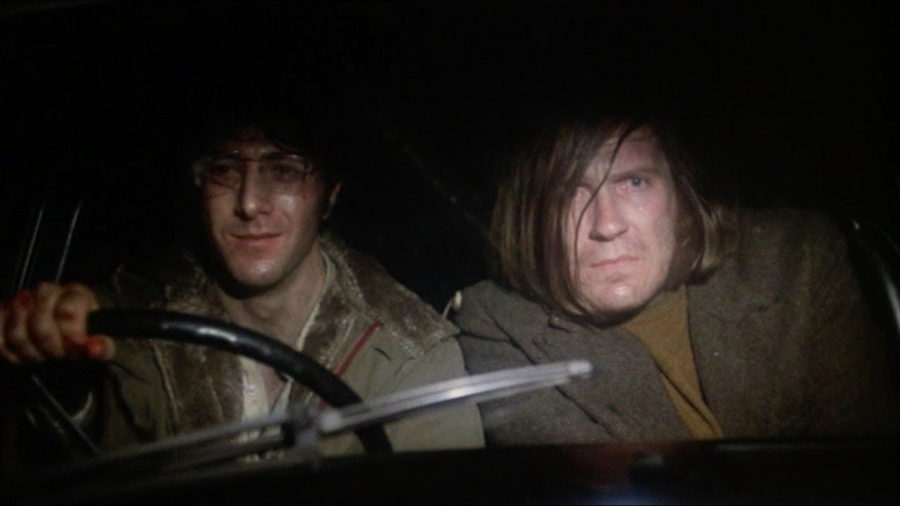 David Warner junto a Dustin Hoffman en una escena de "Perros de paja" (1971)