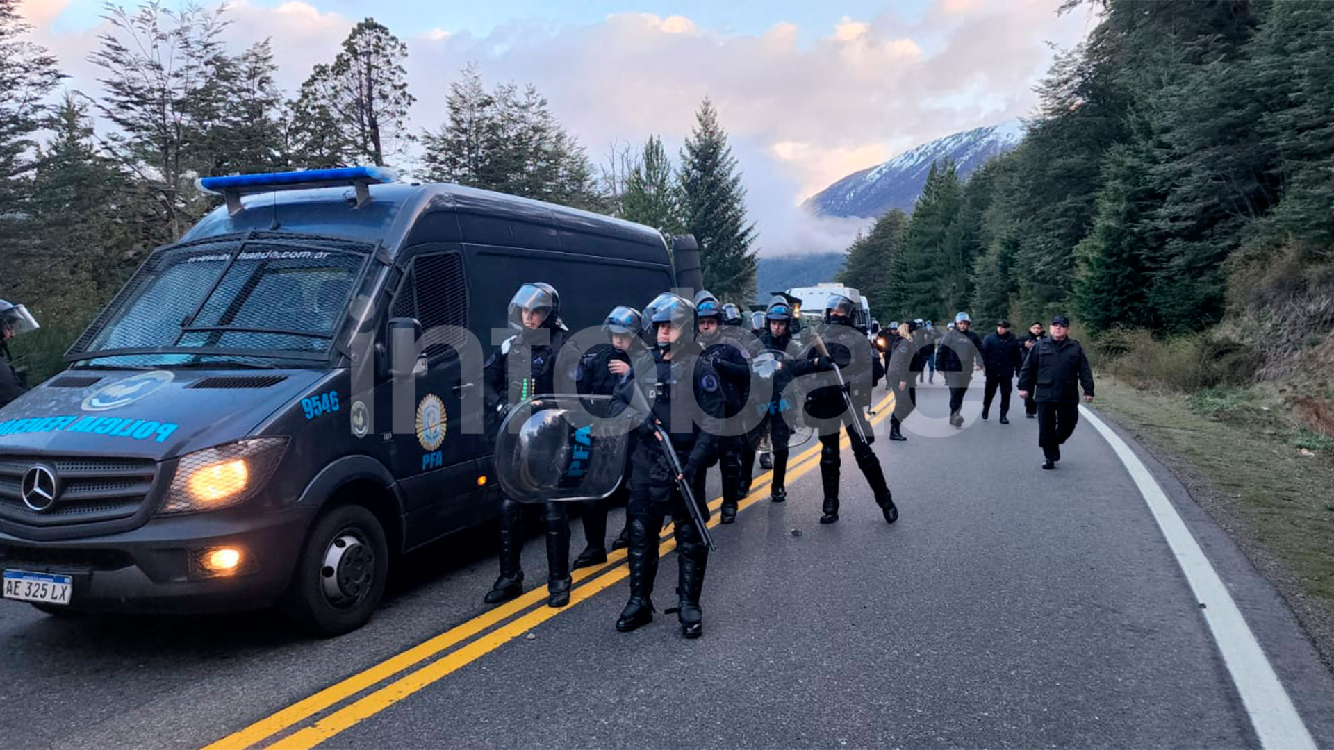 La Policía federal se moviliza por la zona en coordinación con integrantes de otras fuerzas federales