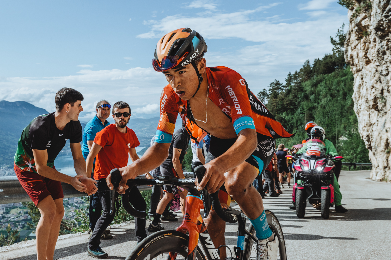 El ciclista colombiano Santiago Buitrago abandonó la Vuelta a España 2022 por covid 19 