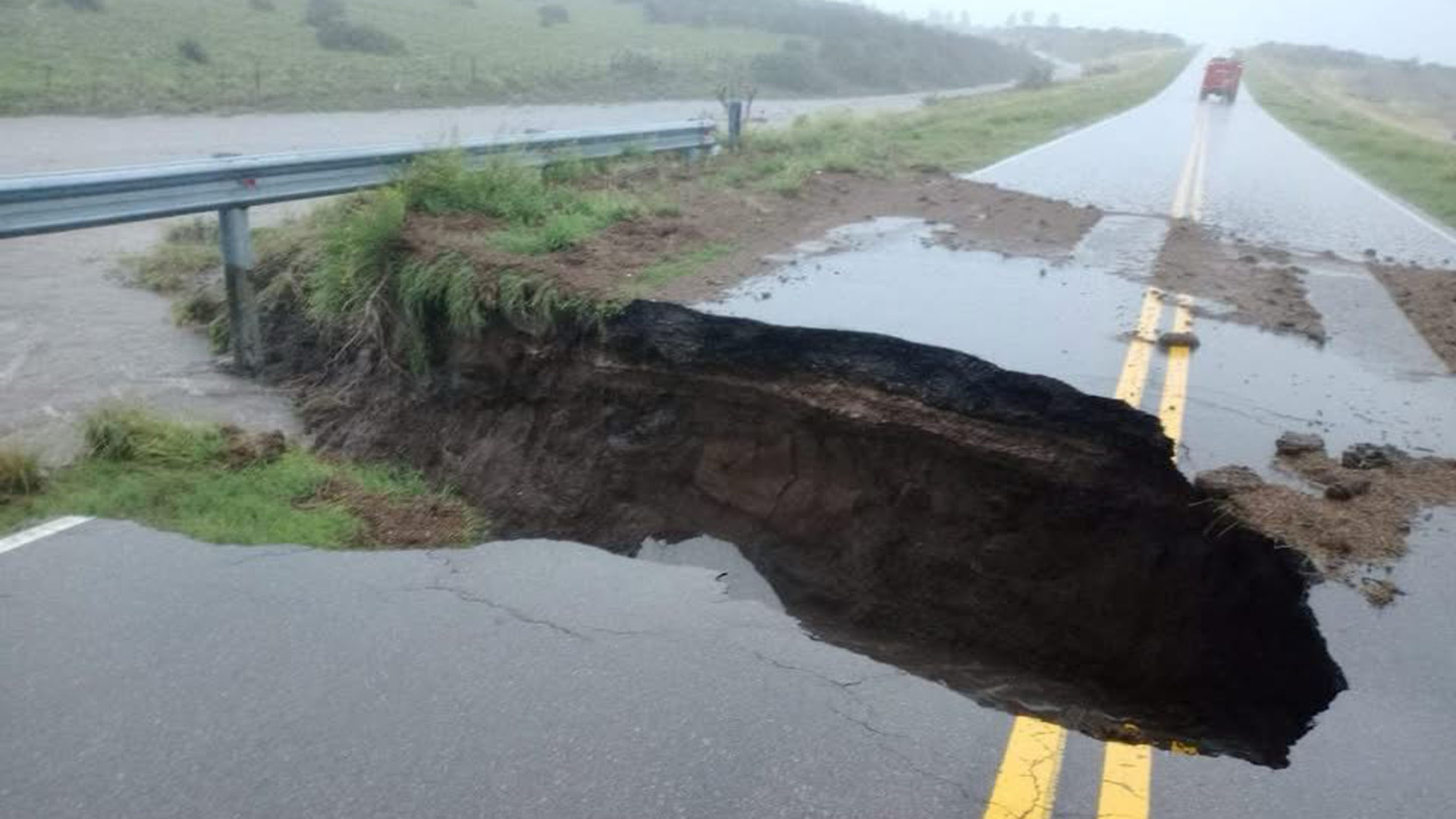 El joven que rescató a cuarenta personas de la inundación de Bahía Blanca en una moto de agua: “Lo que veía era una catástrofe”