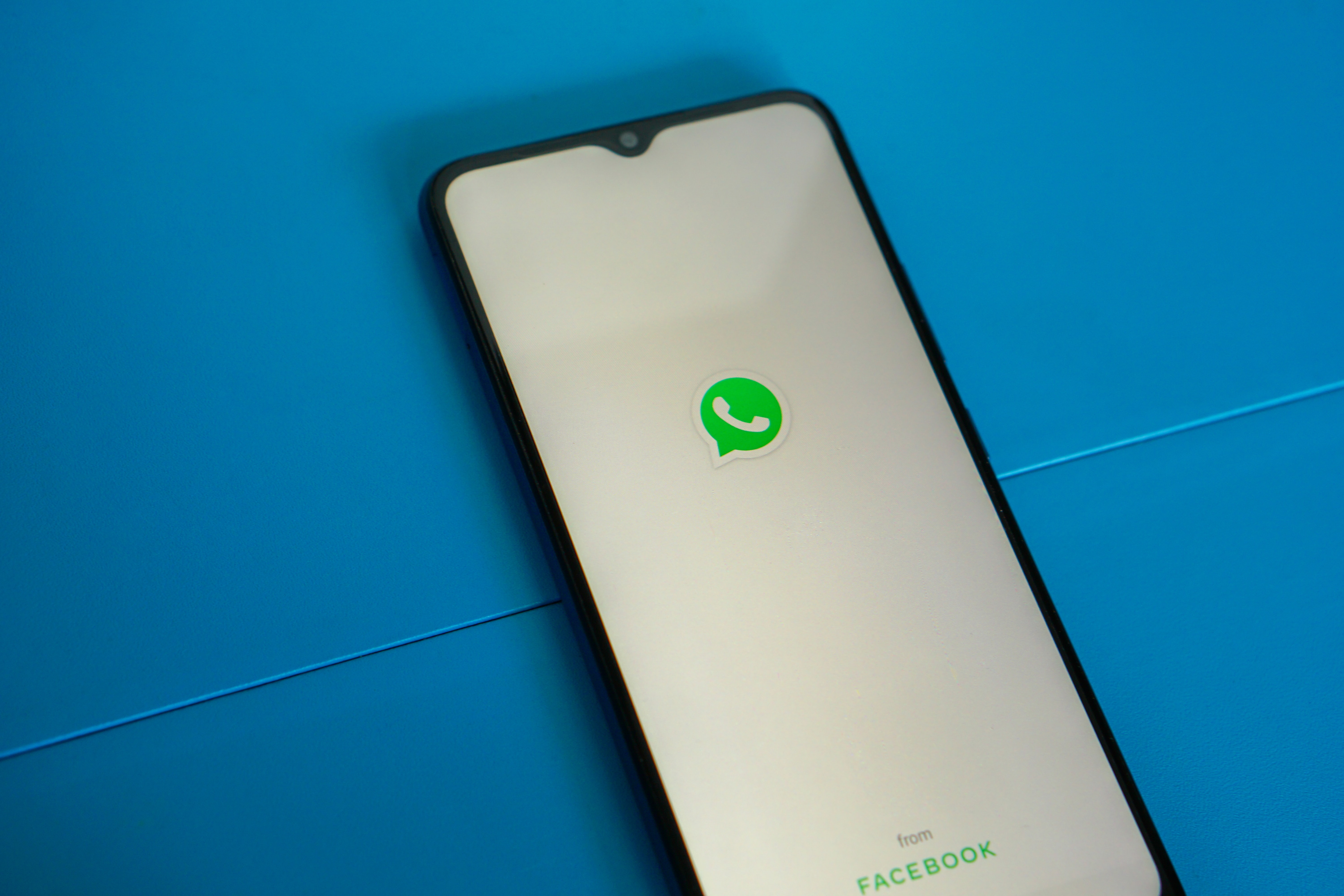 WhatsApp está probando una nueva herramienta que permitiría tener dos dispositivos abiertos con una misma cuenta.