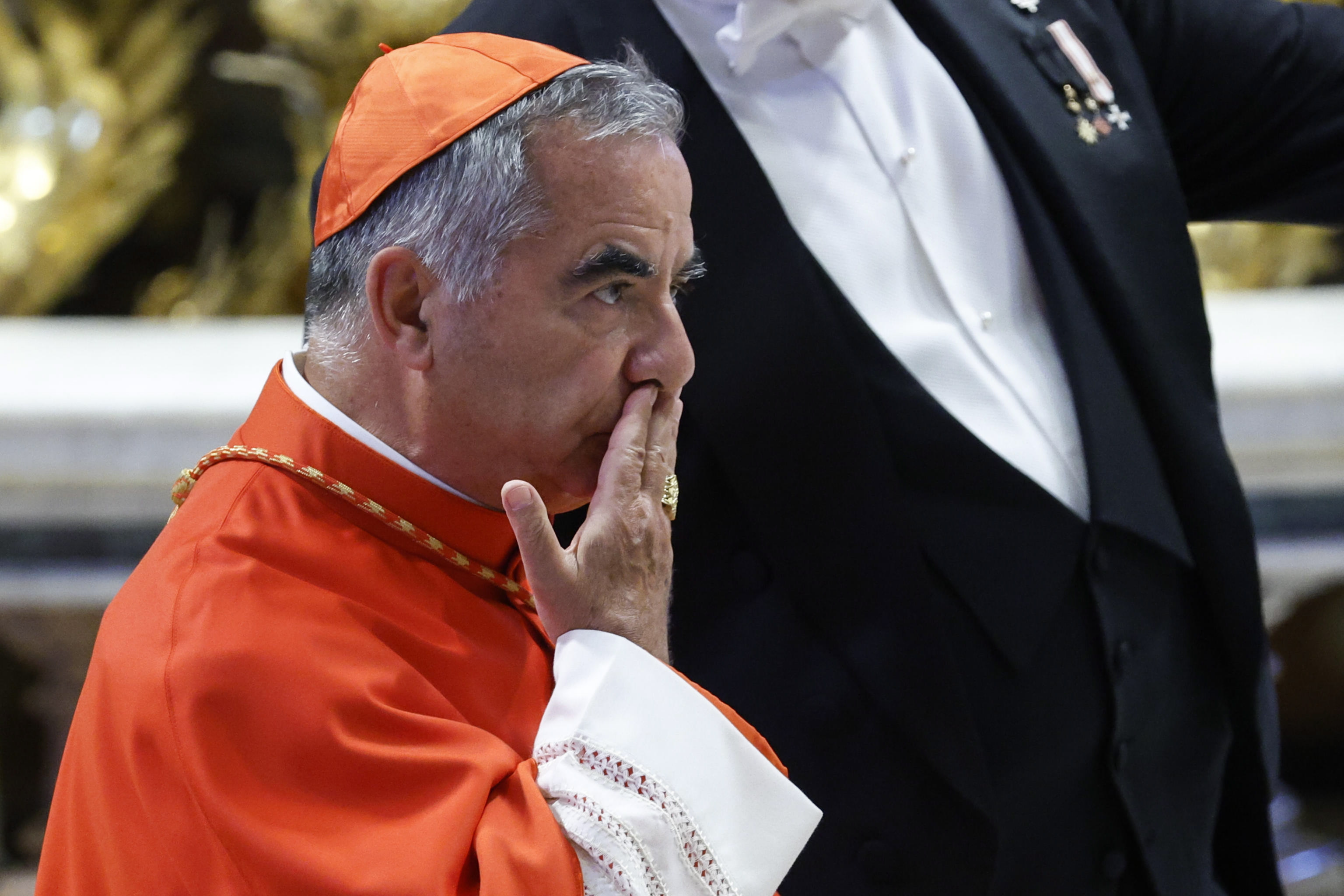 Un nuevo giro en el juicio del Vaticano contra el cardenal Becciu podría cambiar el rumbo de la investigación (EFE)