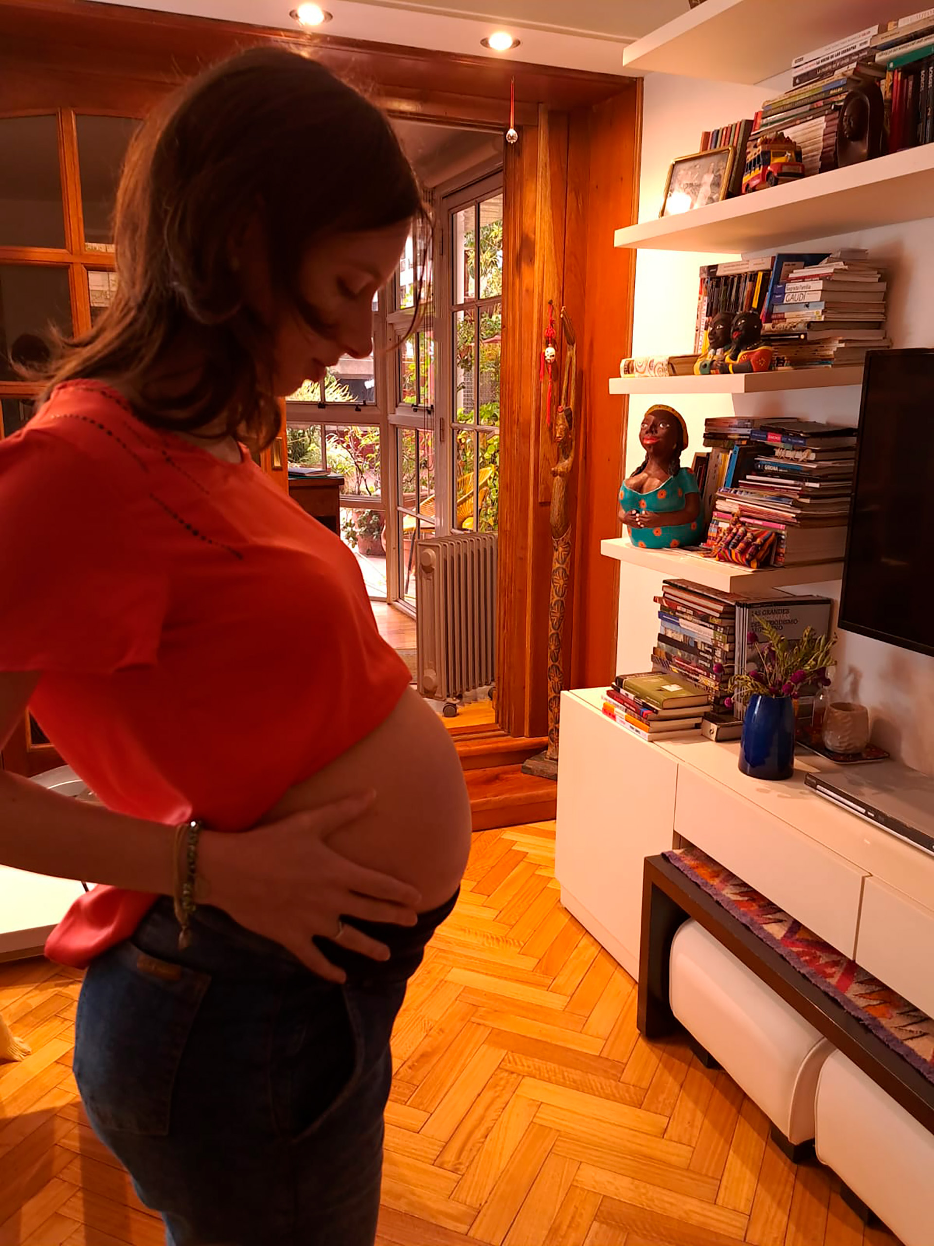 Una foto de perfil de Daniela con su panza de 7 meses