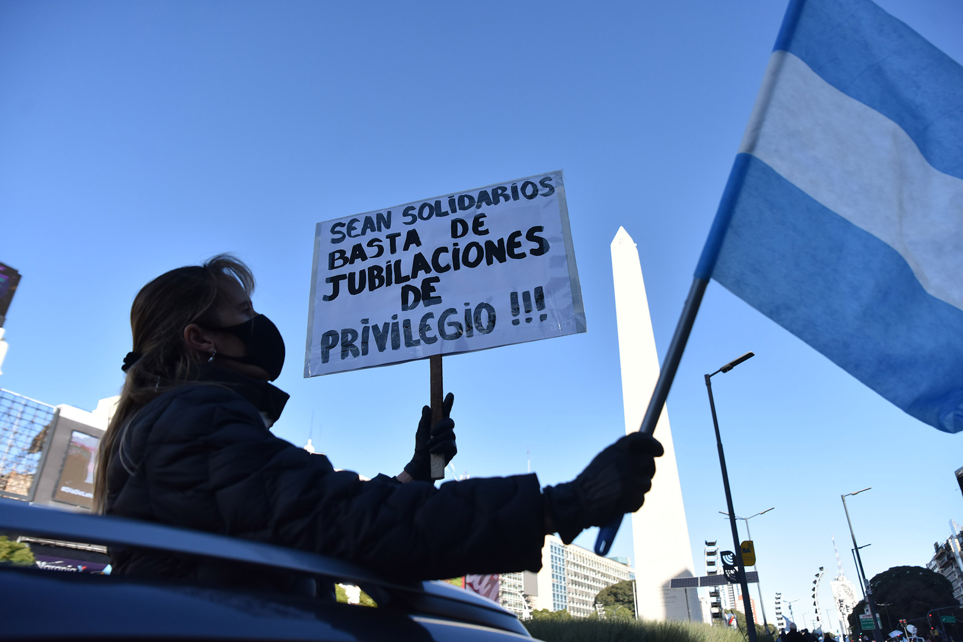 Los carteles contra la clase política se repitieron a lo largo de la jornada