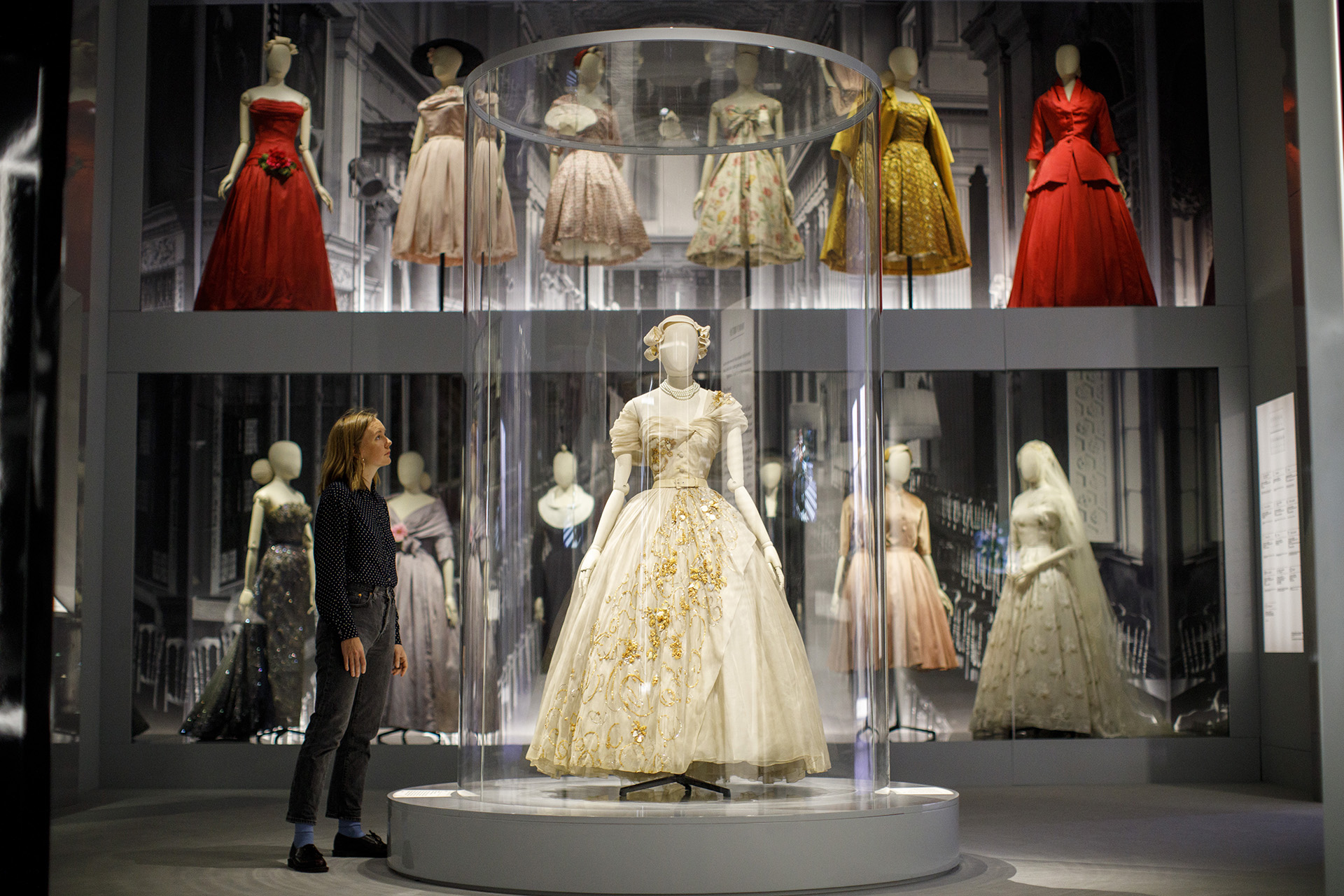 Enero de 2019: en el museo Victoria and Albert de Londres se realizó la exposición "Christian Dior: Designer of Dreams" (Tolga Akmen / AFP)
