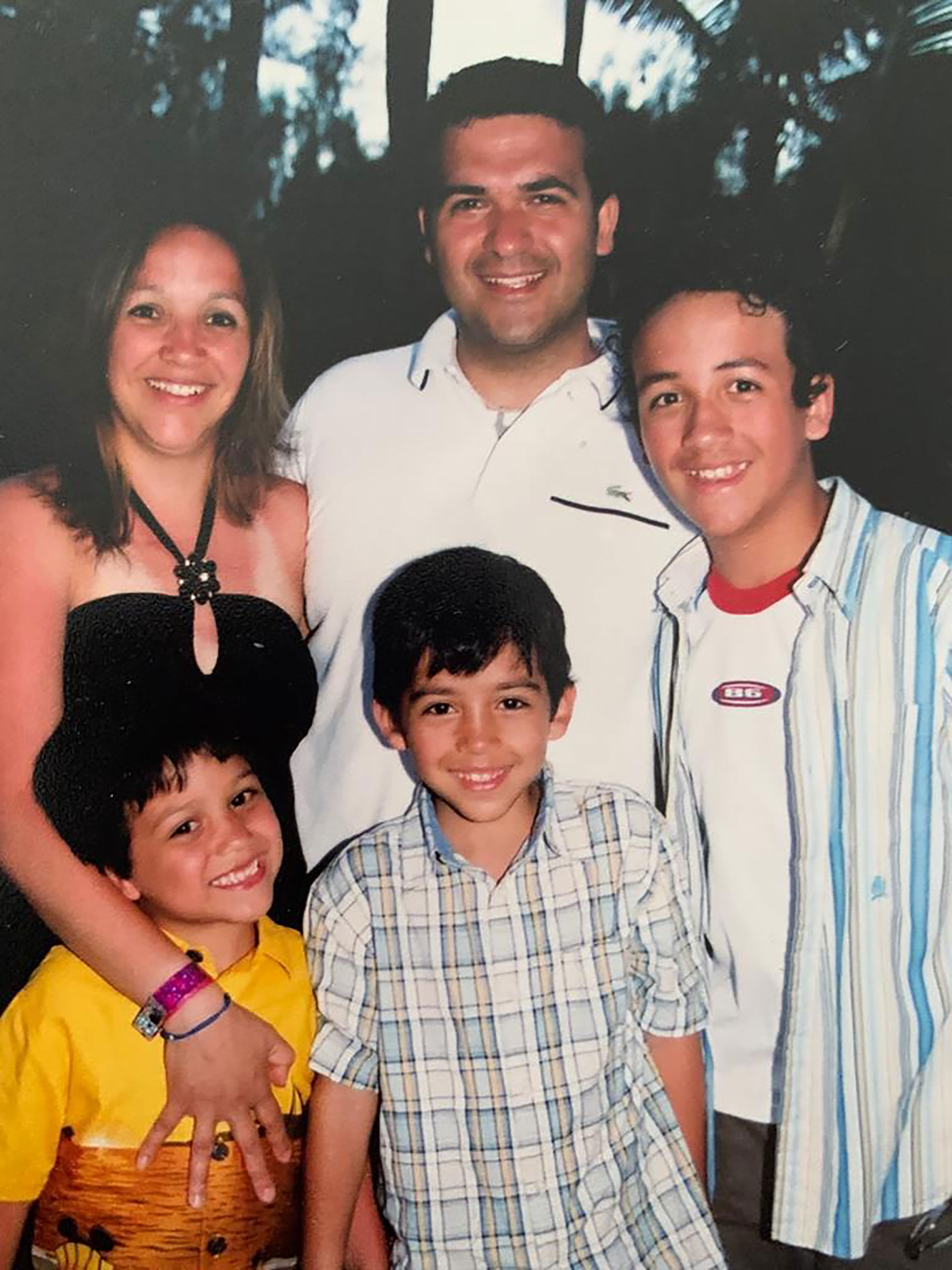 Pablo con su mujer Yulie, sus hijos norteamericanos criados en Córdoba que ahora de grandes decidieron migrar
