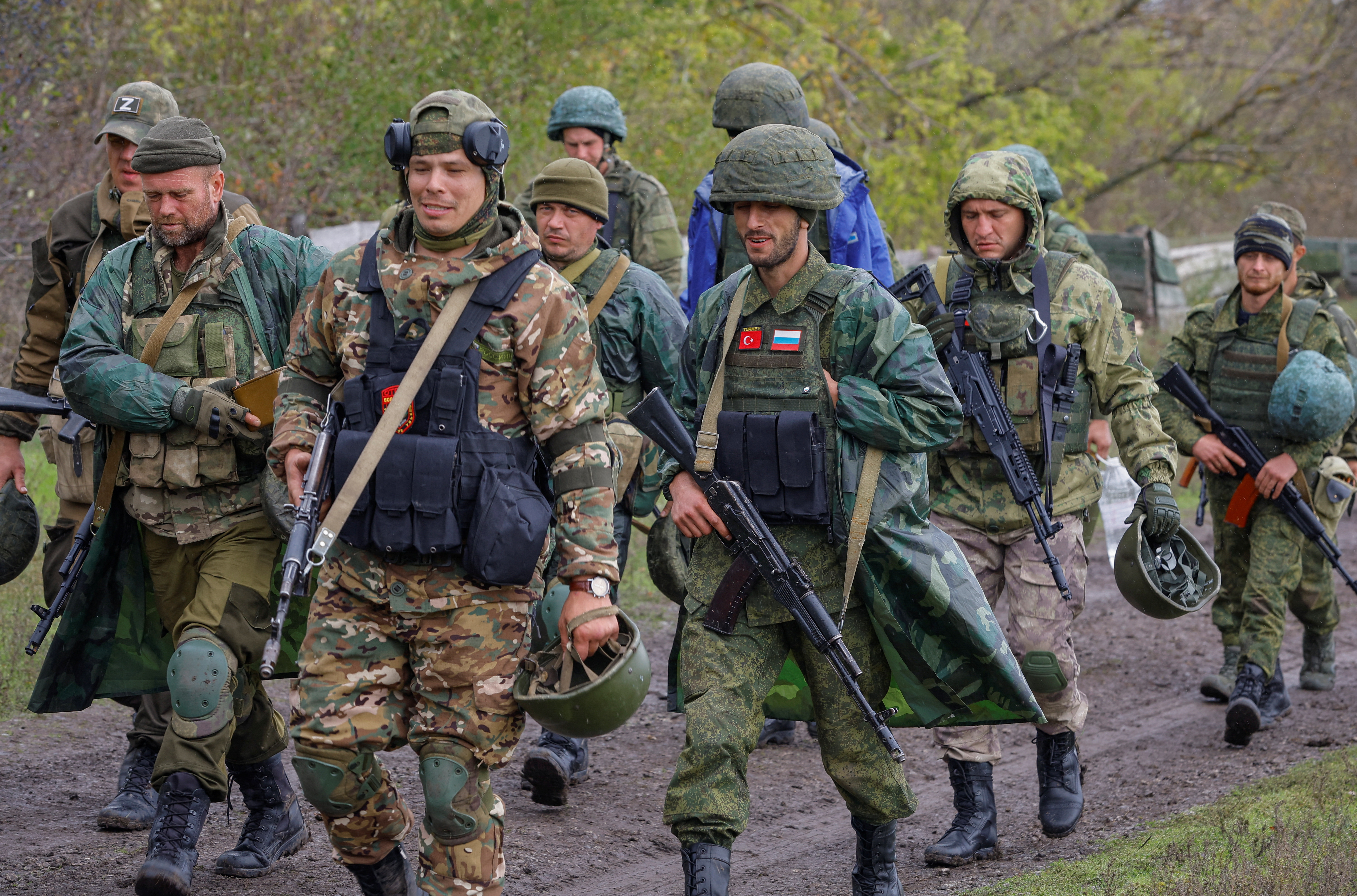 Reservistas rusos recién movilizados participan en un entrenamiento en un campo de tiro en la región de Donetsk (REUTERS/Alexander Ermochenko)
