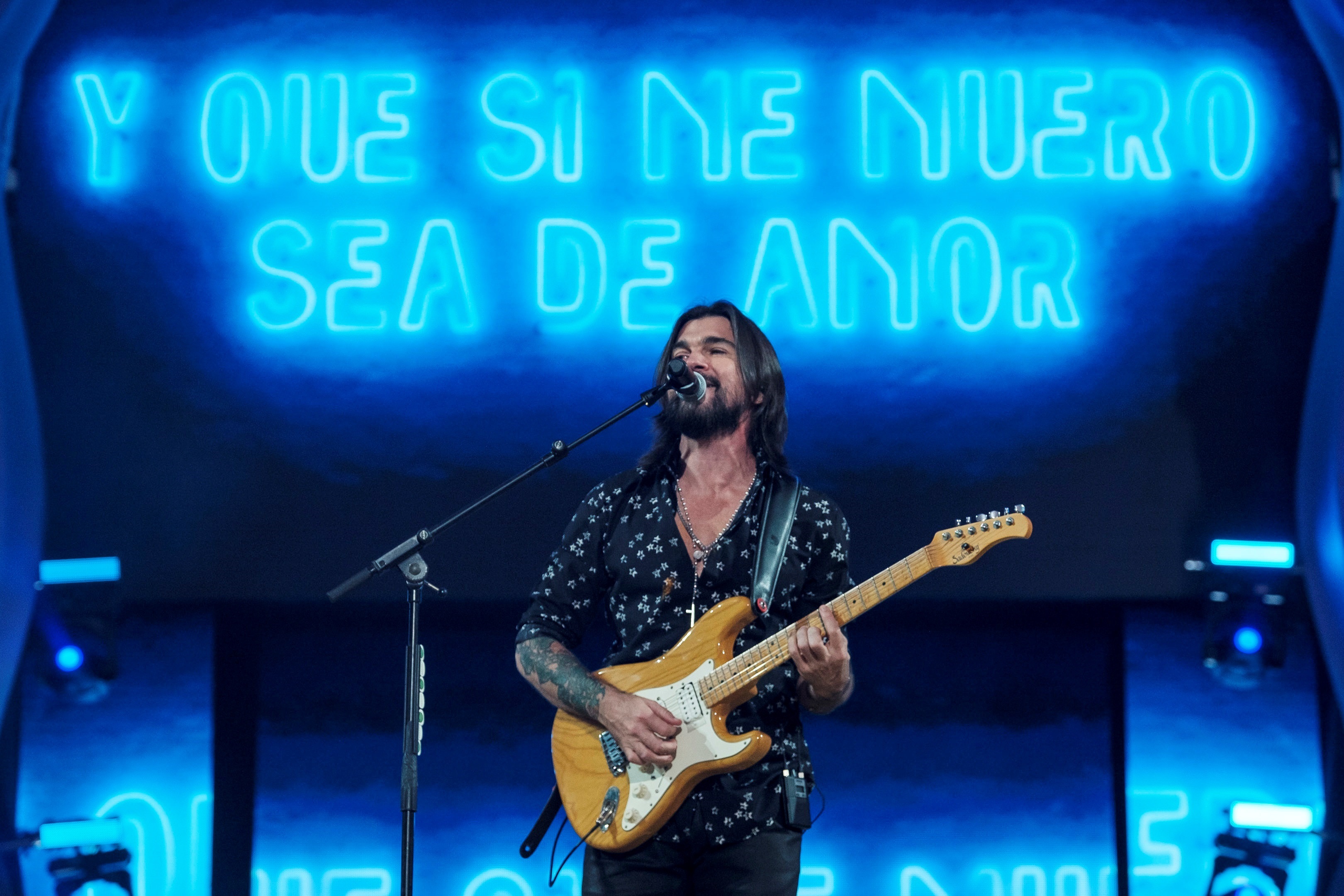consonante Confundir Percibir Juanes celebra el aniversario # 16 de la camisa negra - Infobae