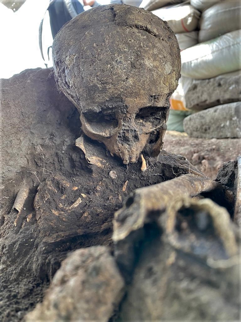 Entierro humano localizado al oriente del altar centran en Teocaltitán.
INAH-Jalisco