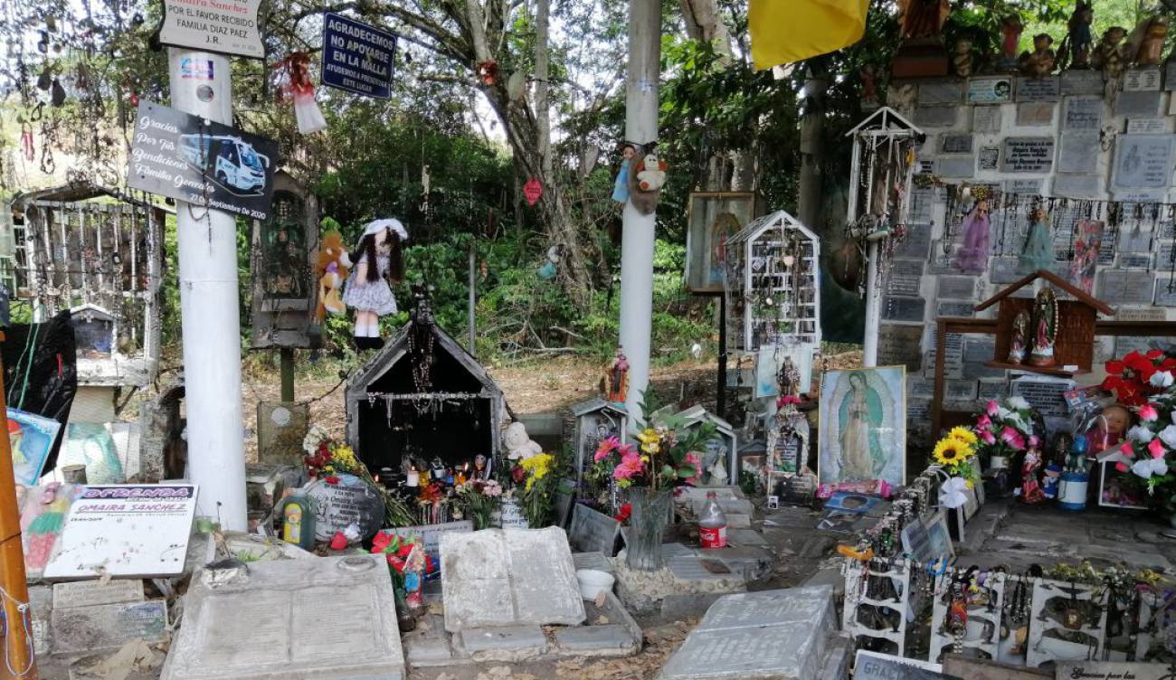 La tumba de Omaira es hoy un lugar de peregrinación para las víctimas sobrevivientes a la tragedia de Armero y para quienes conmemoran este desastre natural ocurrido en Colombia. Foto: Caracol Radio
