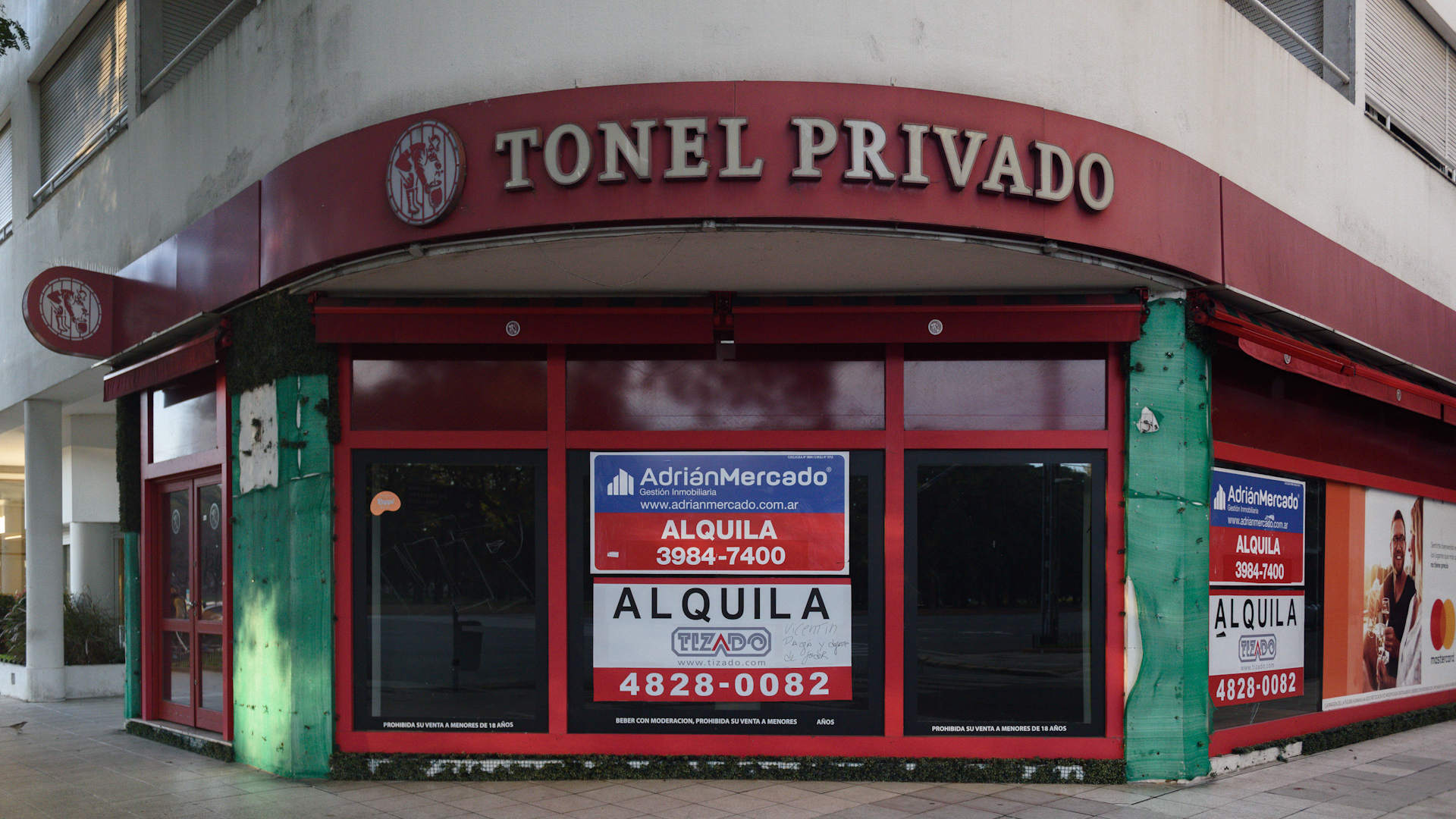 Tonel Privado, en Lafinur y Libertador. Vendían vinos, salados, dulces y aceites.