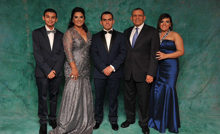 Said Lobo, al centro, junto a sus padres, Rosa de Lobo y Porfirio Lobo Sosa, expresidente de Honduras.