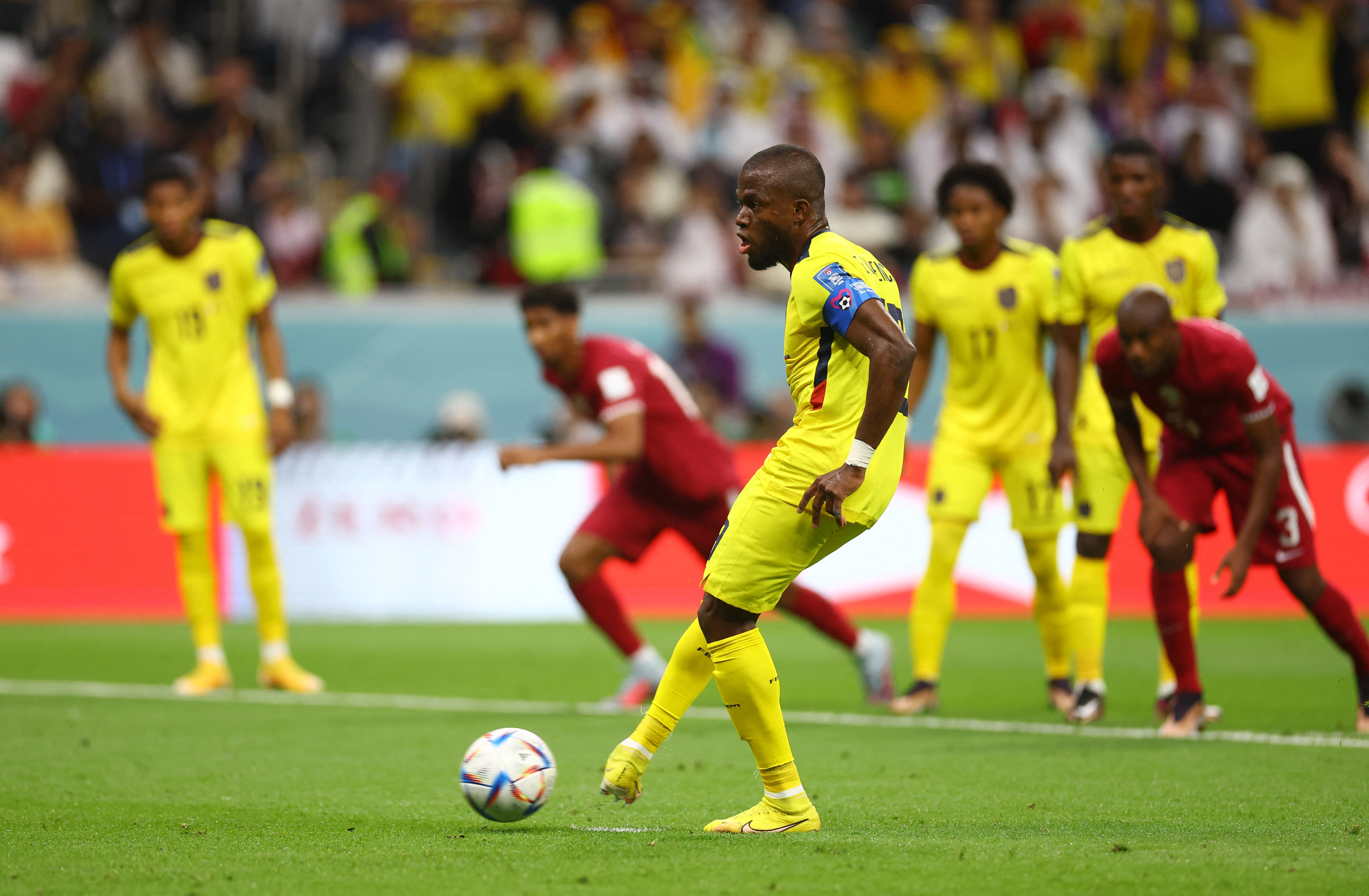 Enner Valencia acomodó la pelota a un palo: gol de Ecuador y de Qatar 2022 (REUTERS/Kai Pfaffenbach)