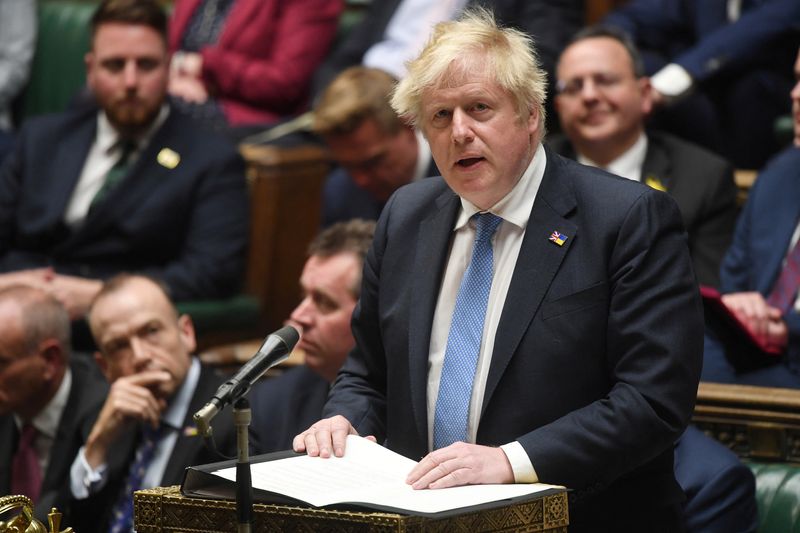 IMAGEN DE ARCHIVO. El primer ministro británico, Boris Johnson, habla en la Cámara de los Comunes, en Londres, Inglaterra, Abril 19, 2022 (Parlamento Británico/Jessica Taylor/Distribuida vía REUTERS)