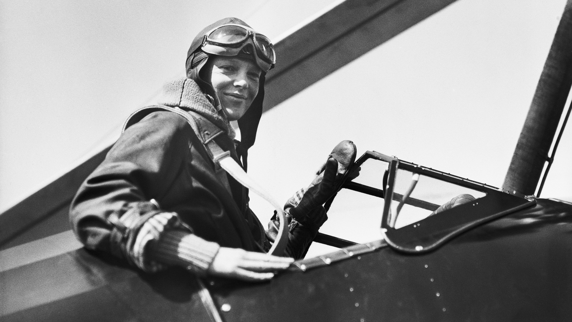 La historia de Lady Lindy, la primera aviadora que venció el Atlántico y se atrevió a volar la vuelta al mundo