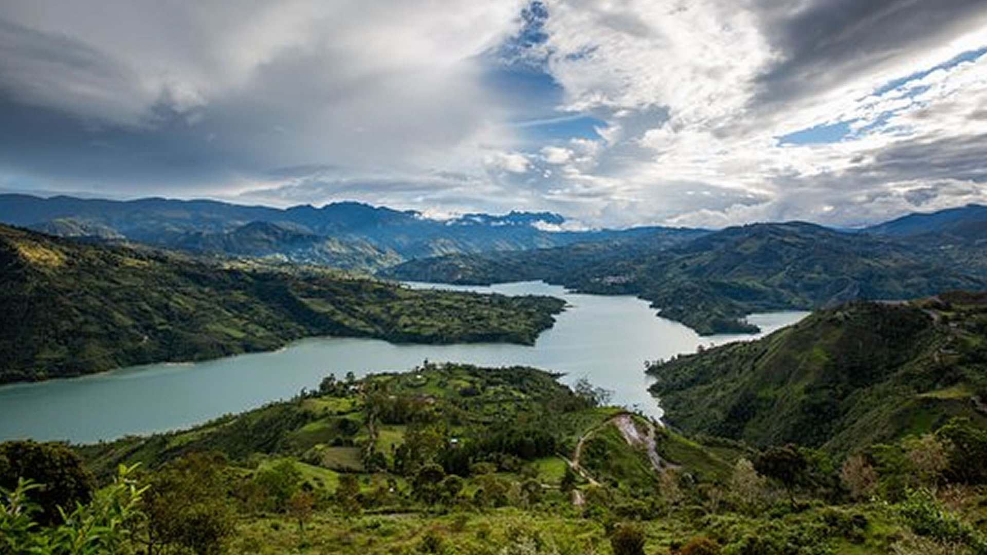 Tras 18 días de bloqueos, no parece haber acuerdo para despejar el paso de las vías que conducen a Ubalá y a la hidroeléctrica El Guavio