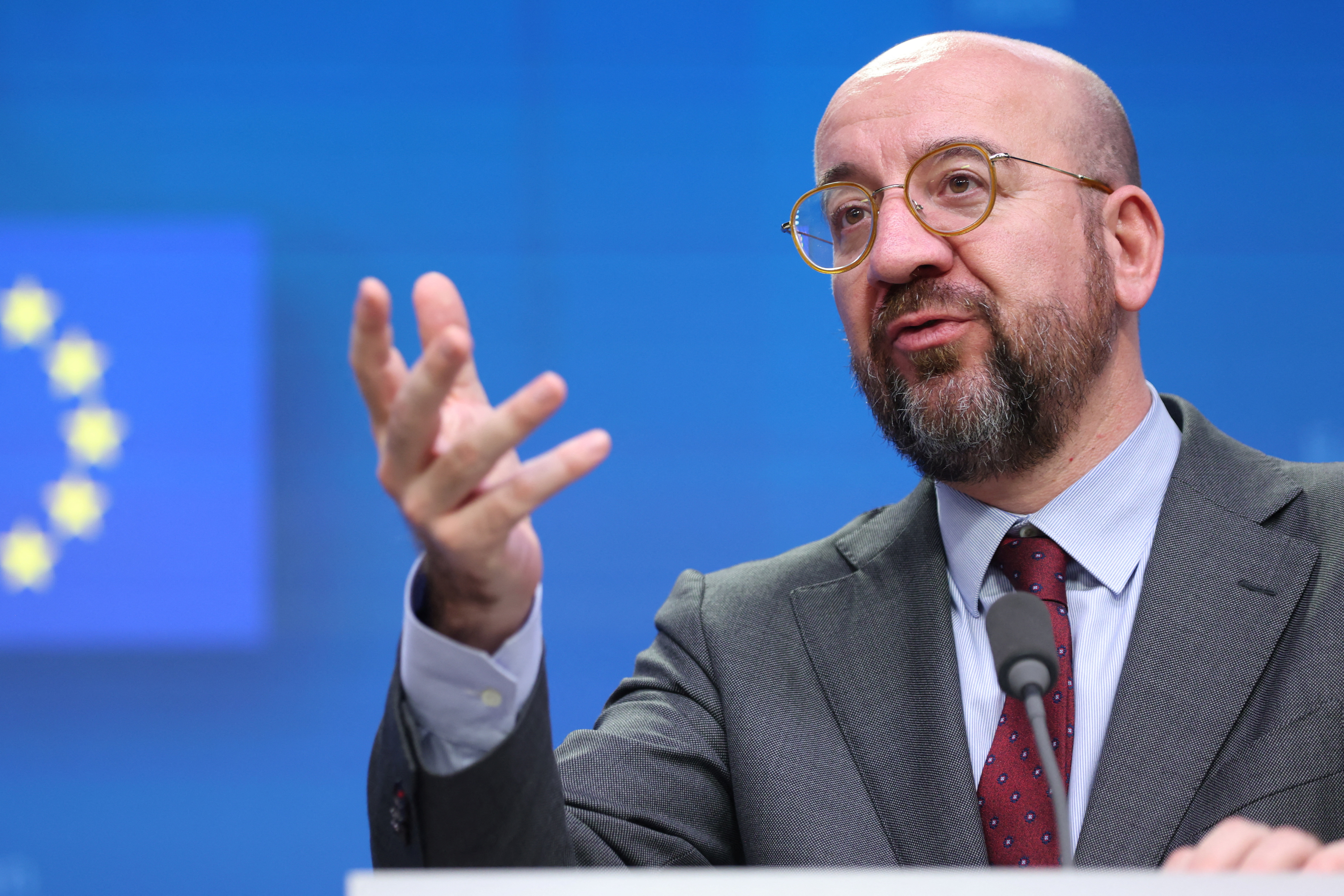 “Si tenemos en cuenta lo que pueden hacer los Estados con la adaptación del régimen de ayudas de Estado, además de la financiación europea existente, es mucho el dinero que puede dirigirse a ciertos sectores”, dijo el presidente del Consejo Europeo, Charles Michel. (REUTERS)