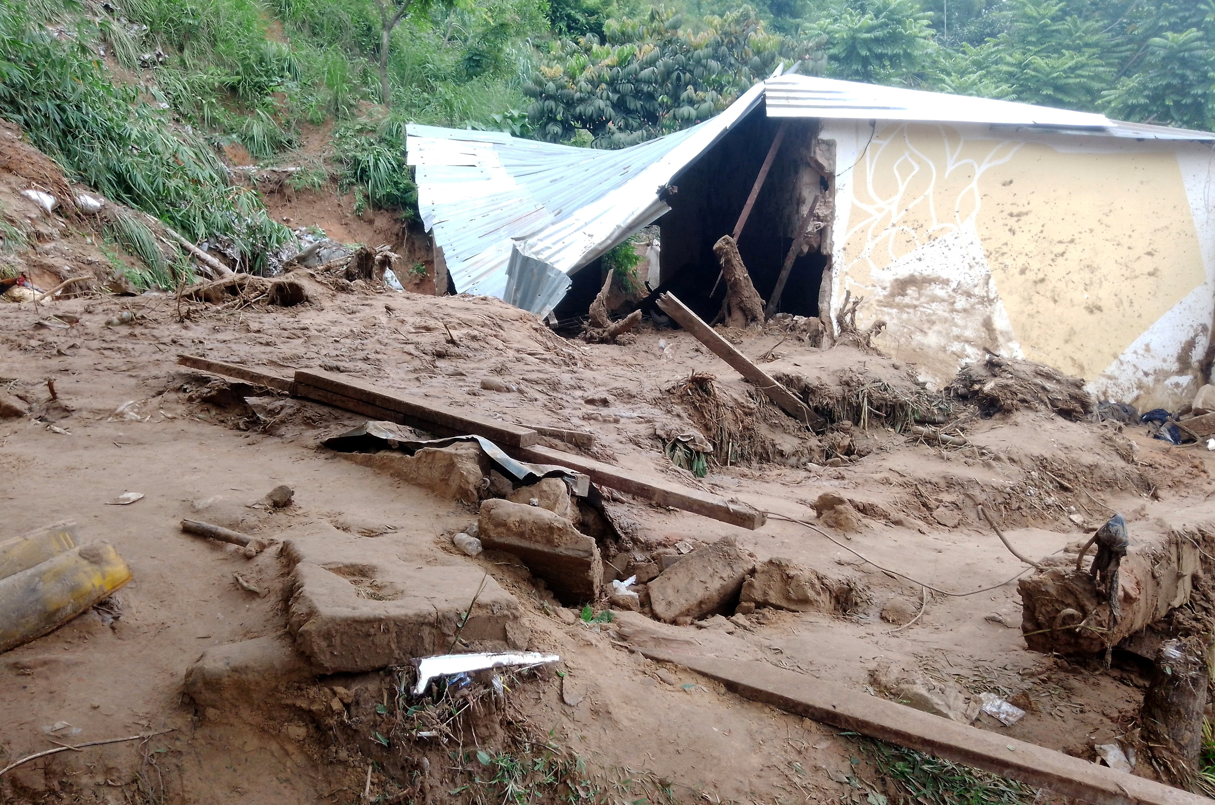 Además de muertos y heridos, las inundaciones y los deslaves provocaron graves destrozos en la capital de la República Democrática del Congo (REUTERS/Stringer)