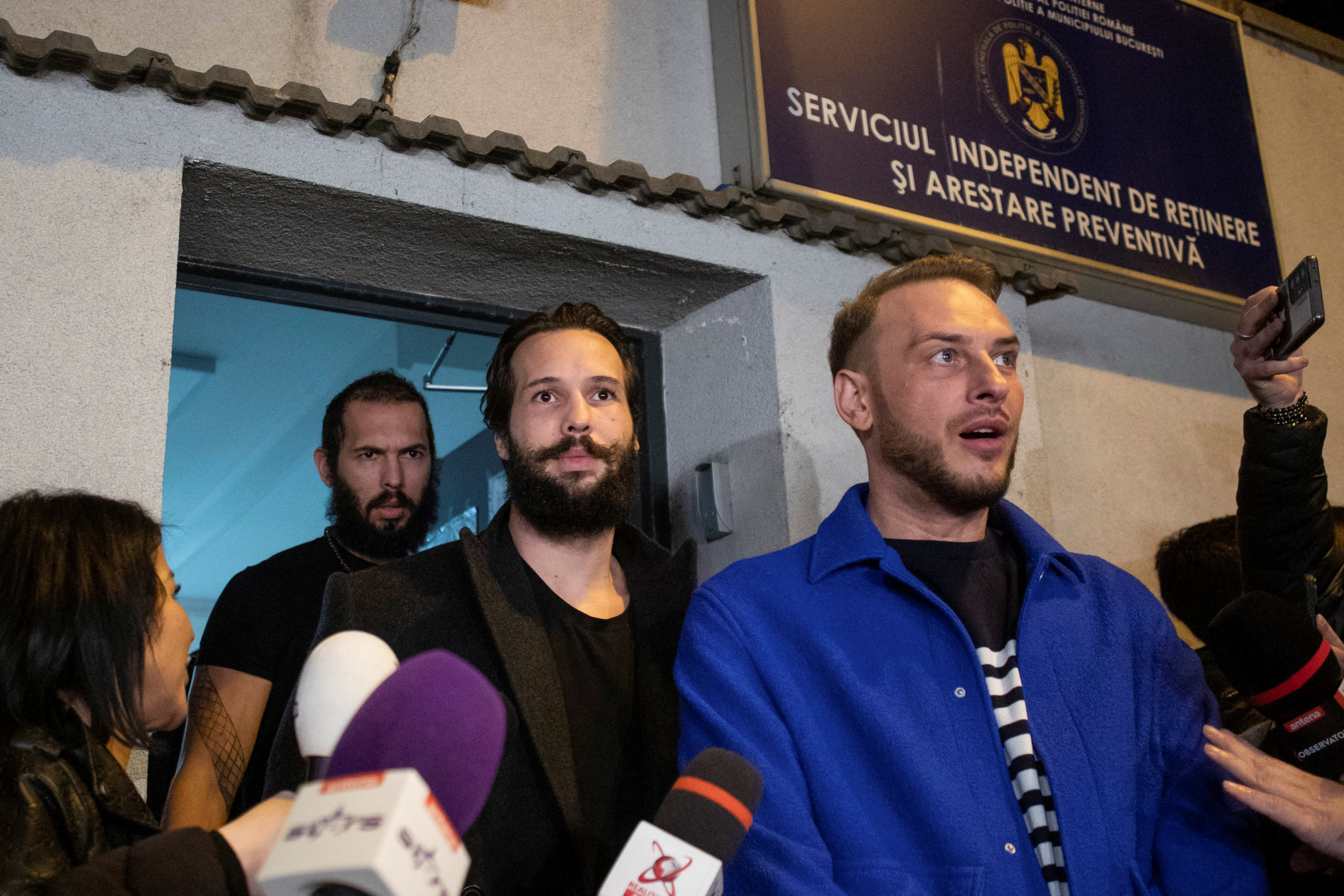 La Justicia de Rumanía dispuso el arresto domiciliario para el polémico influencer Andrew Tate y su hermano