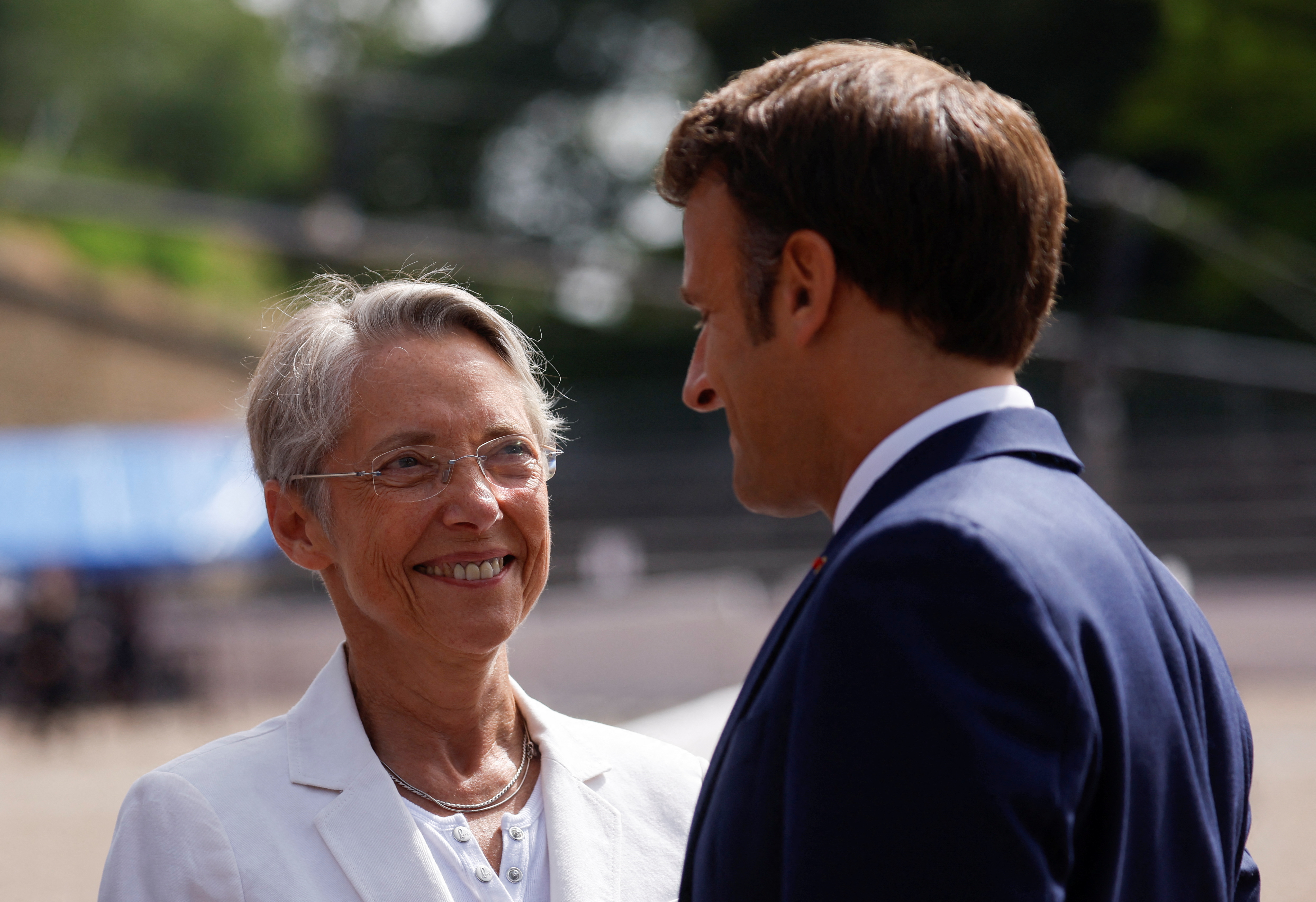 Elisabeth Borne y Emmanuel Macron (REUTERS/Gonzalo Fuentes)