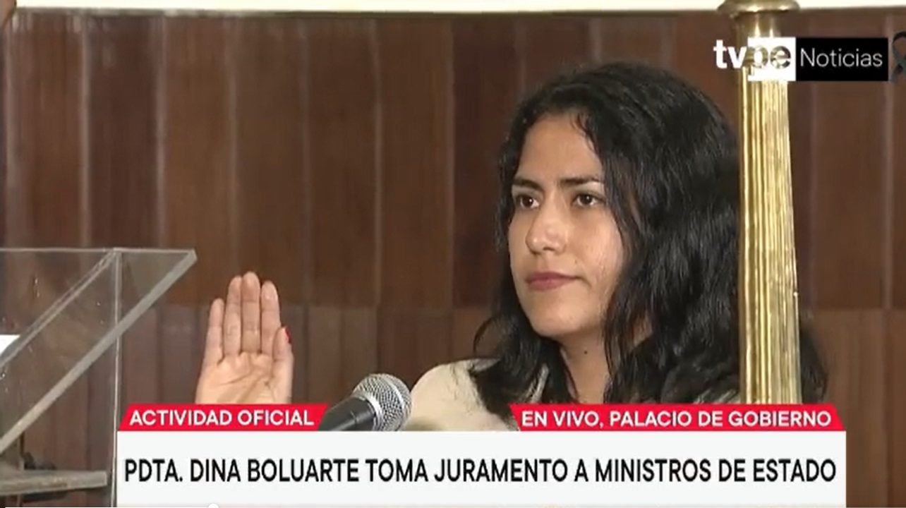 La ministra Paola Lazarte tomó juramento ante la presidenta Dina Boluarte en diciembre de 2022.