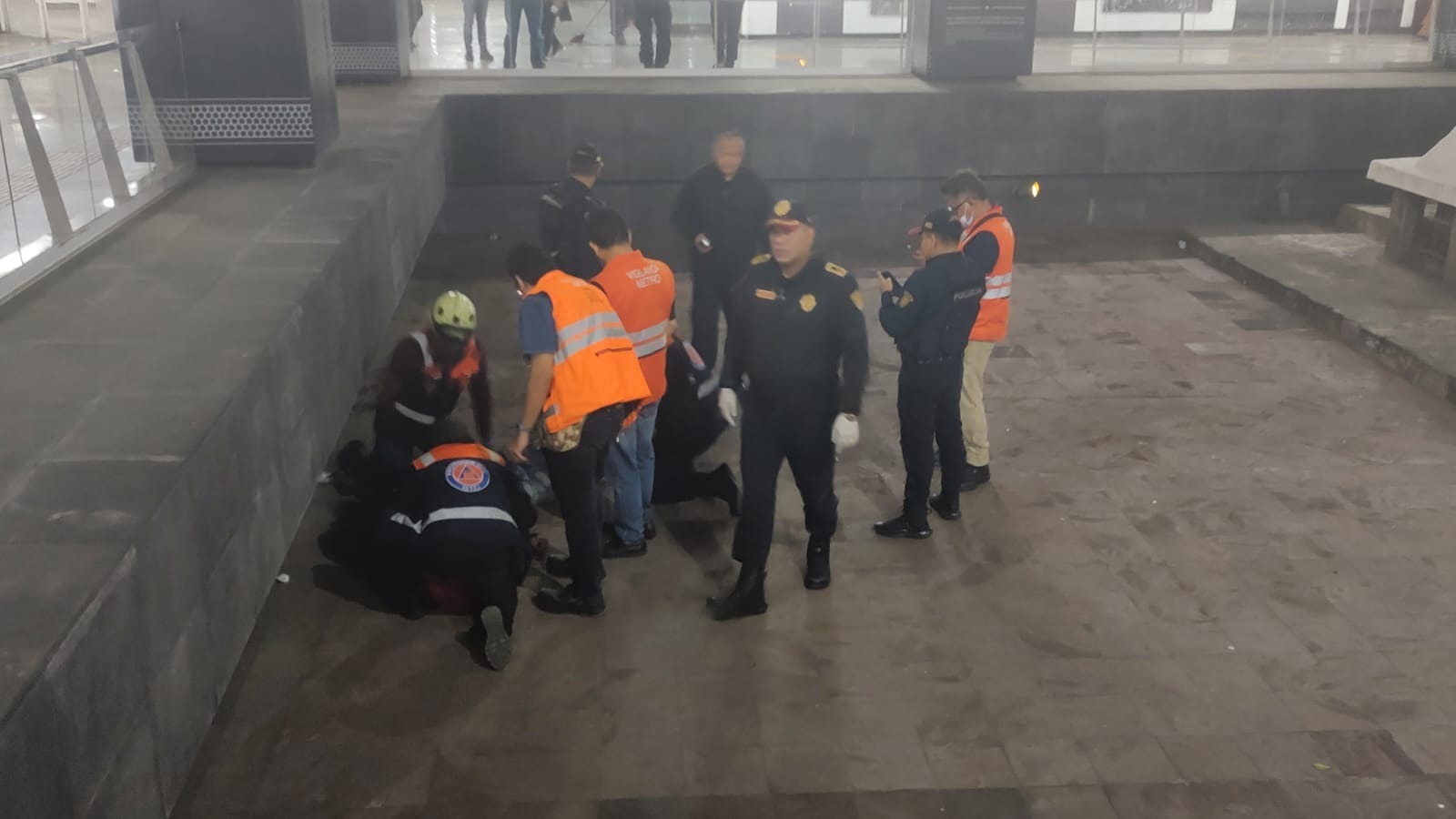 Metro CDMX hoy 16 de abril: un hombre cayó desde una altura de cinco metros  en Pino Suárez - Infobae