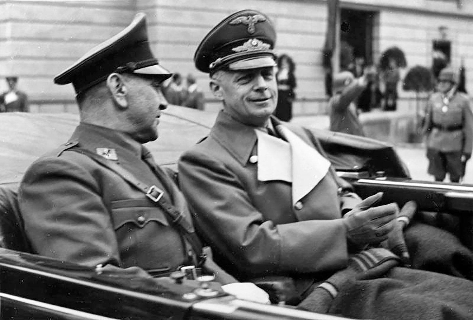 Joachim von Ribbentrop y Ante Pavelic. El criminal nazi croata fue acusado de la muerte de más de un millón de personas (Wikipedia)