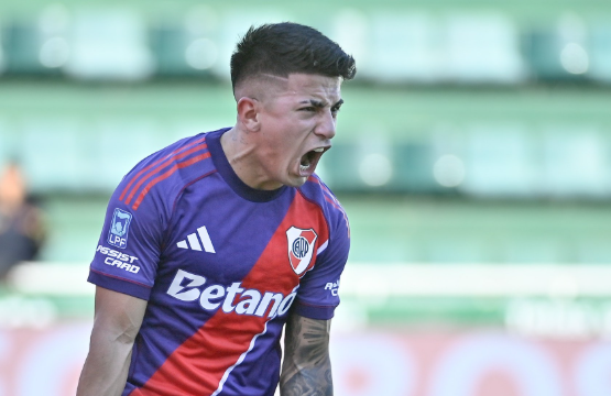 La lupa sobre el primer gol de Thiago Almada en River Plate: por qu&eacute; fue correcta la repetici&oacute;n del penal