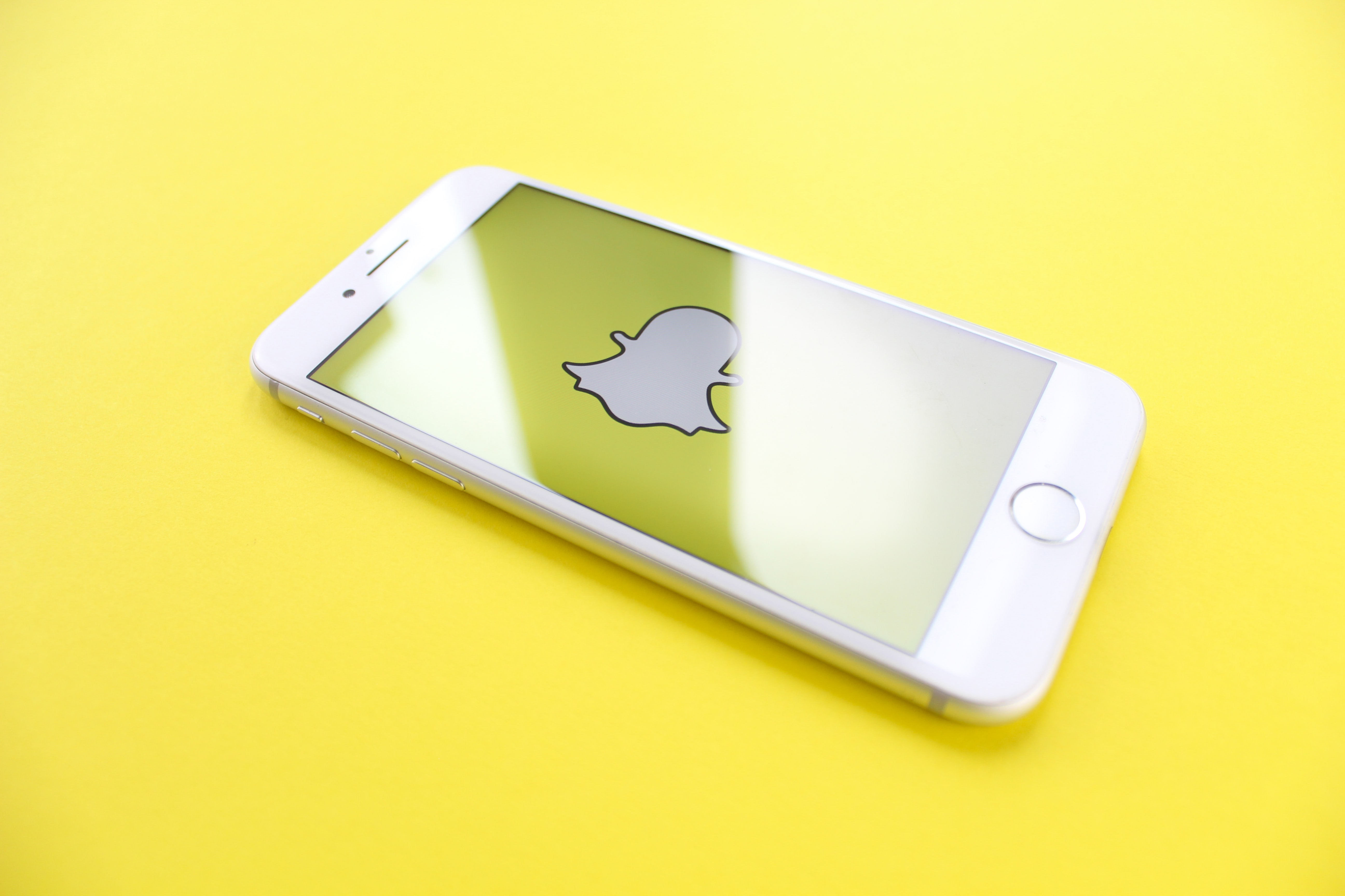 Snapchat ya tiene su propio chat con inteligencia artificial: cómo funciona 
