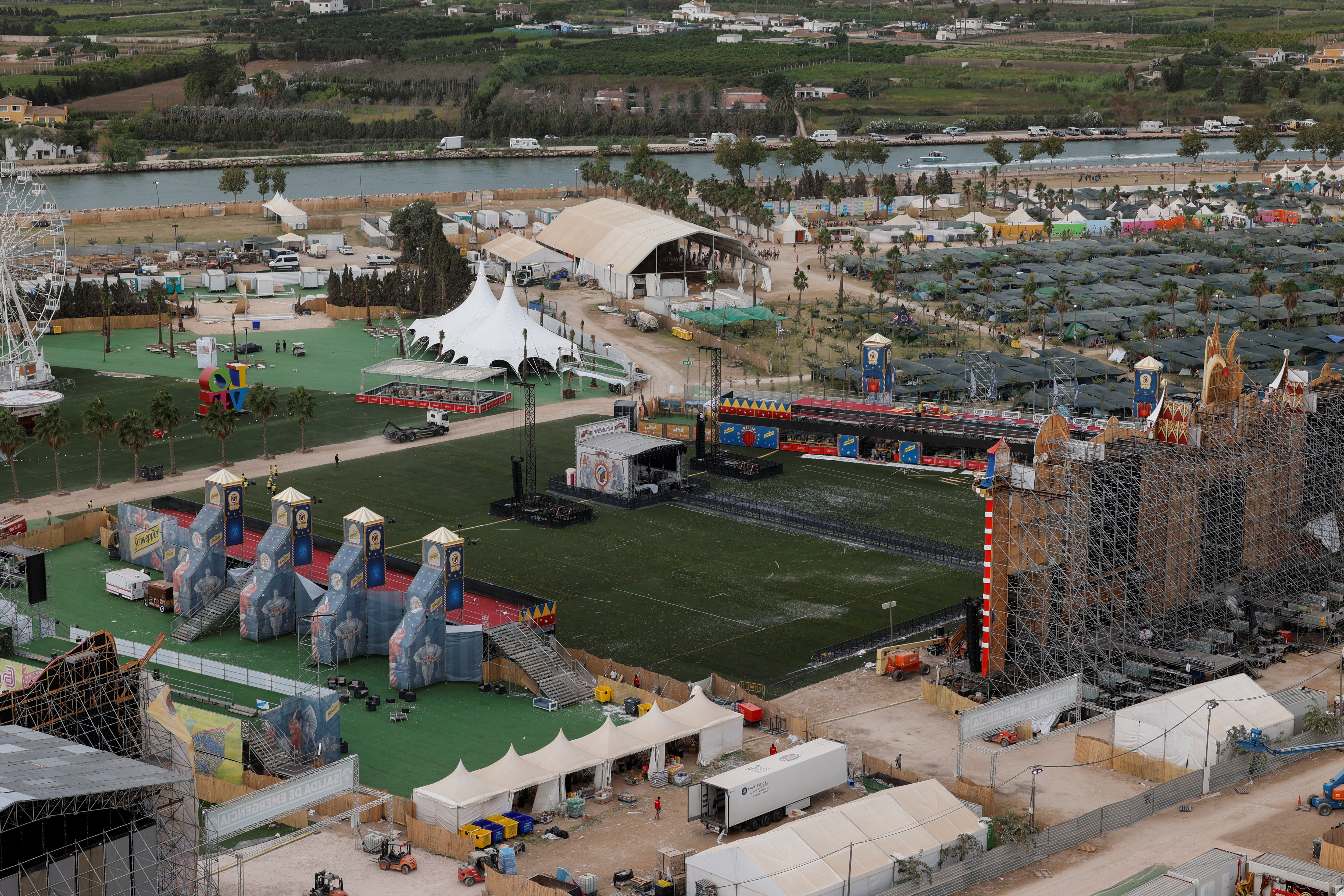Una vista general del predio donde se desarrollaba el festival (REUTERS/Eva Manez)