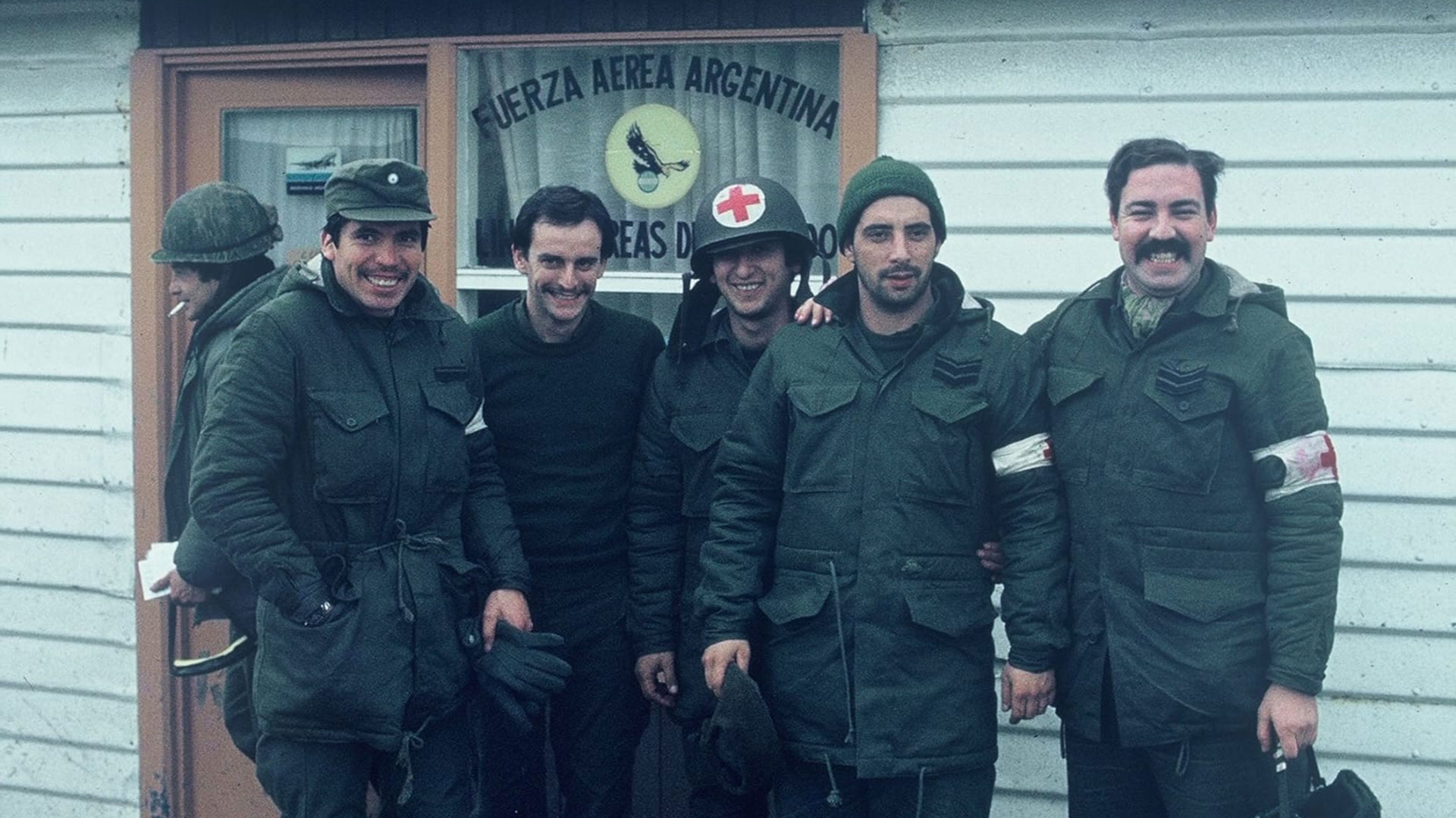 El enfermero que en medio de las alertas rojas en Malvinas sal&iacute;a a buscar heridos y un documental en homenaje hecho por su hijo