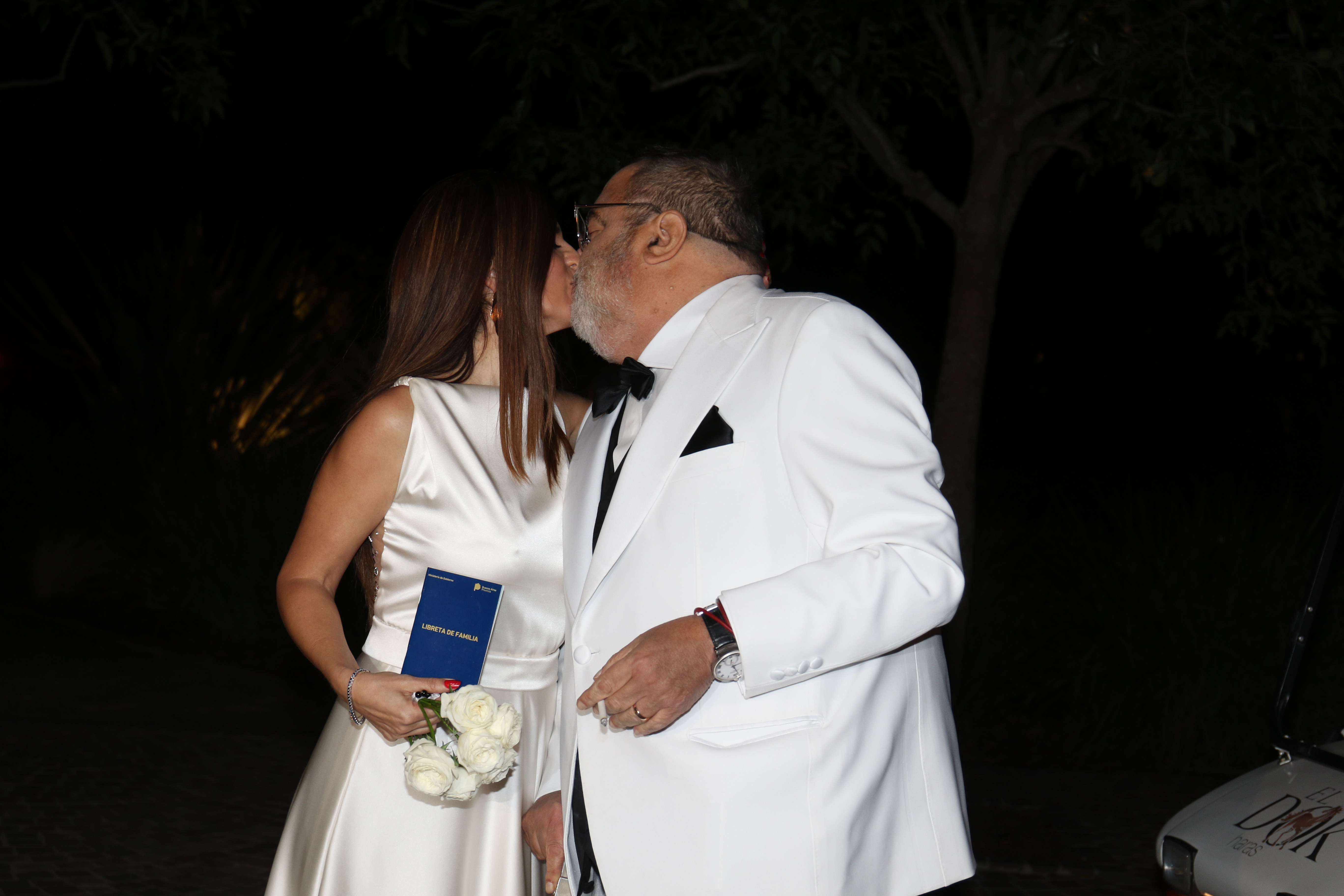 El beso del matrimonio: Jorge Lanata y Elba Marcovecchio dieron el "sí, quiero" (Ramiro Souto)