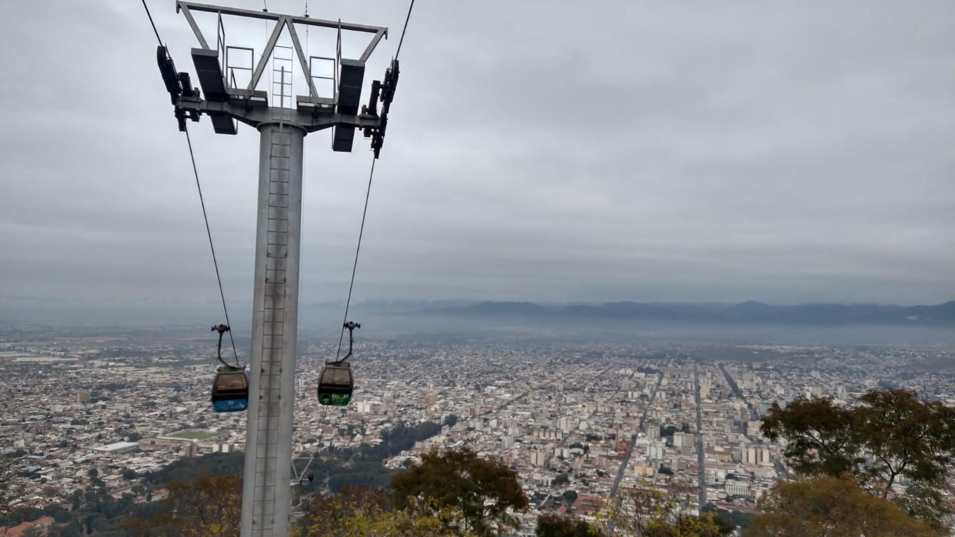 Vista de la ciudad de Salta desde el teleférico San Bernardo